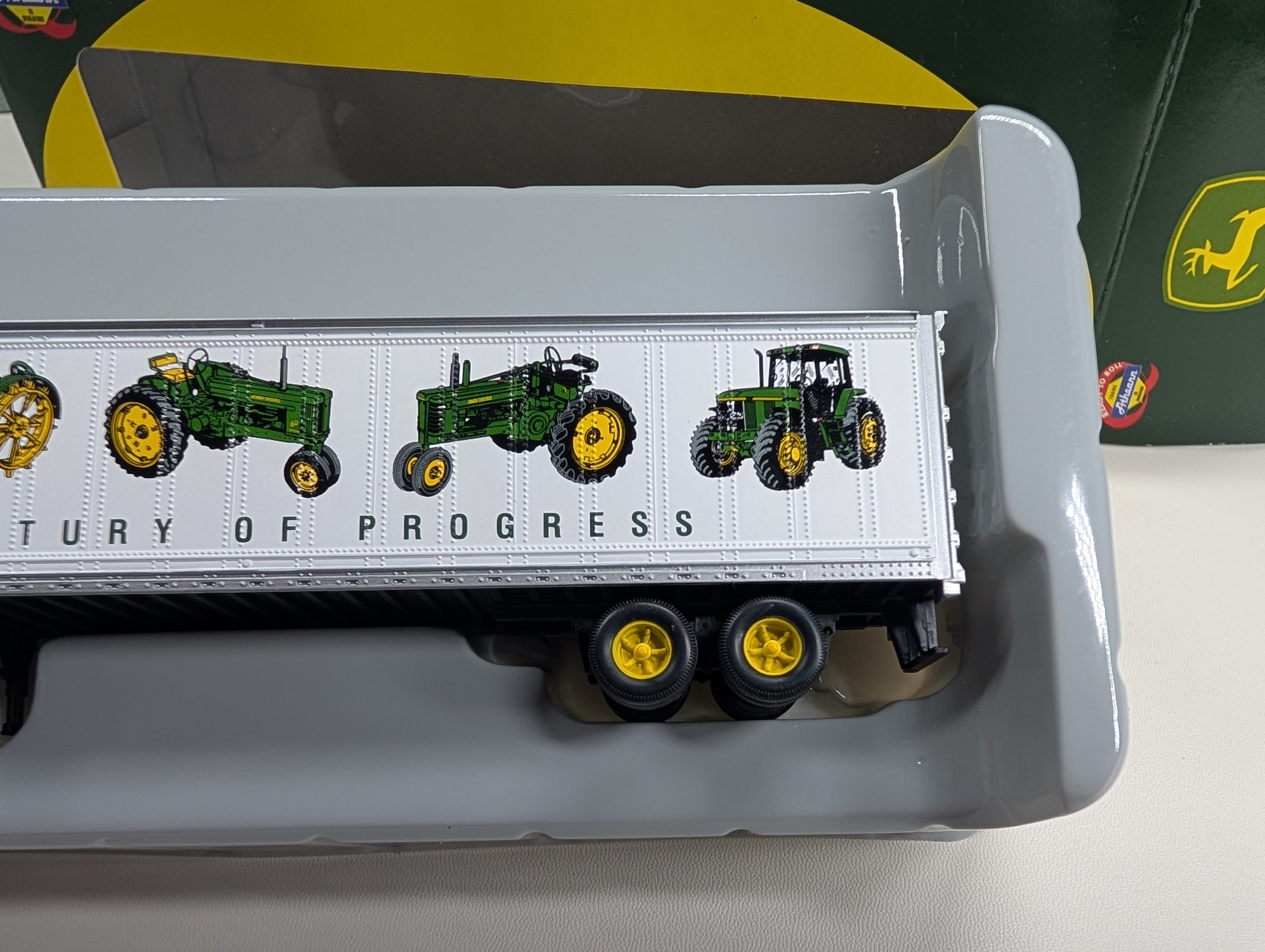 USED Athearn 8191 HO Scale John Deere Kenworth Truck & 45' Trailer