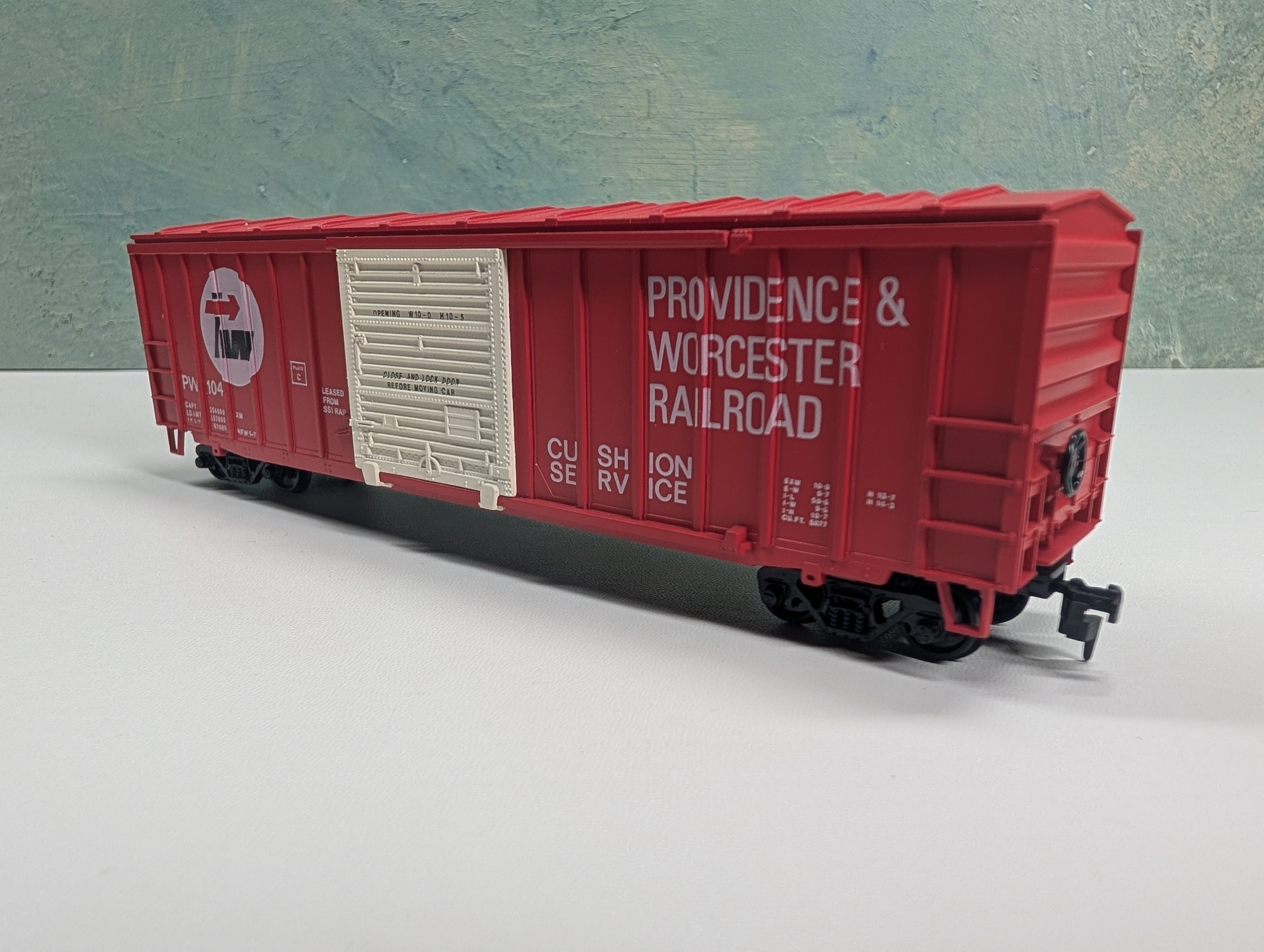 USED Athearn HO Scale 50' Box Car Providence and Worcester Railroad PW #104