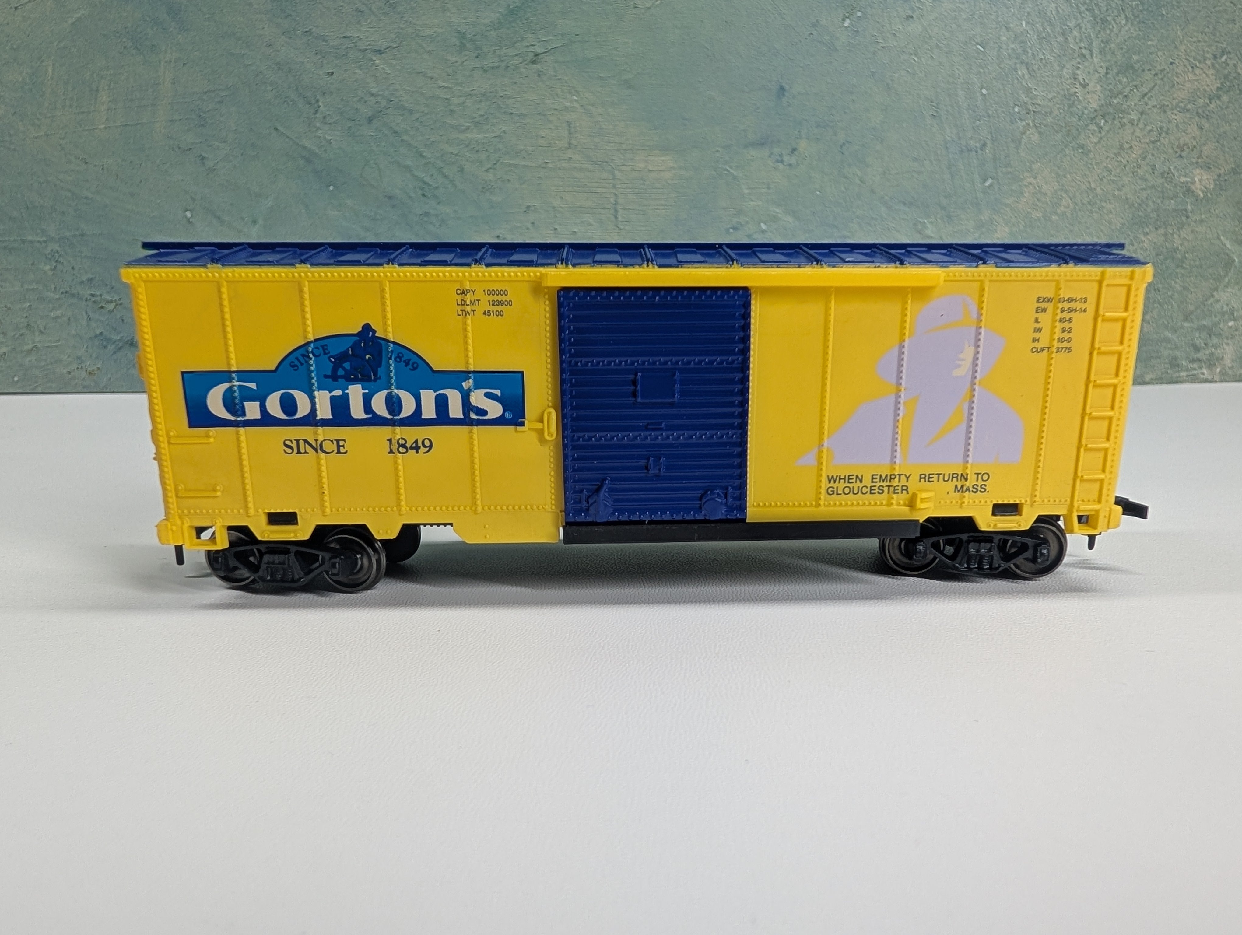USED Model Power 7978 HO Scale 40' Billboard Box Car Gorton's Fisherman Metal Wheels