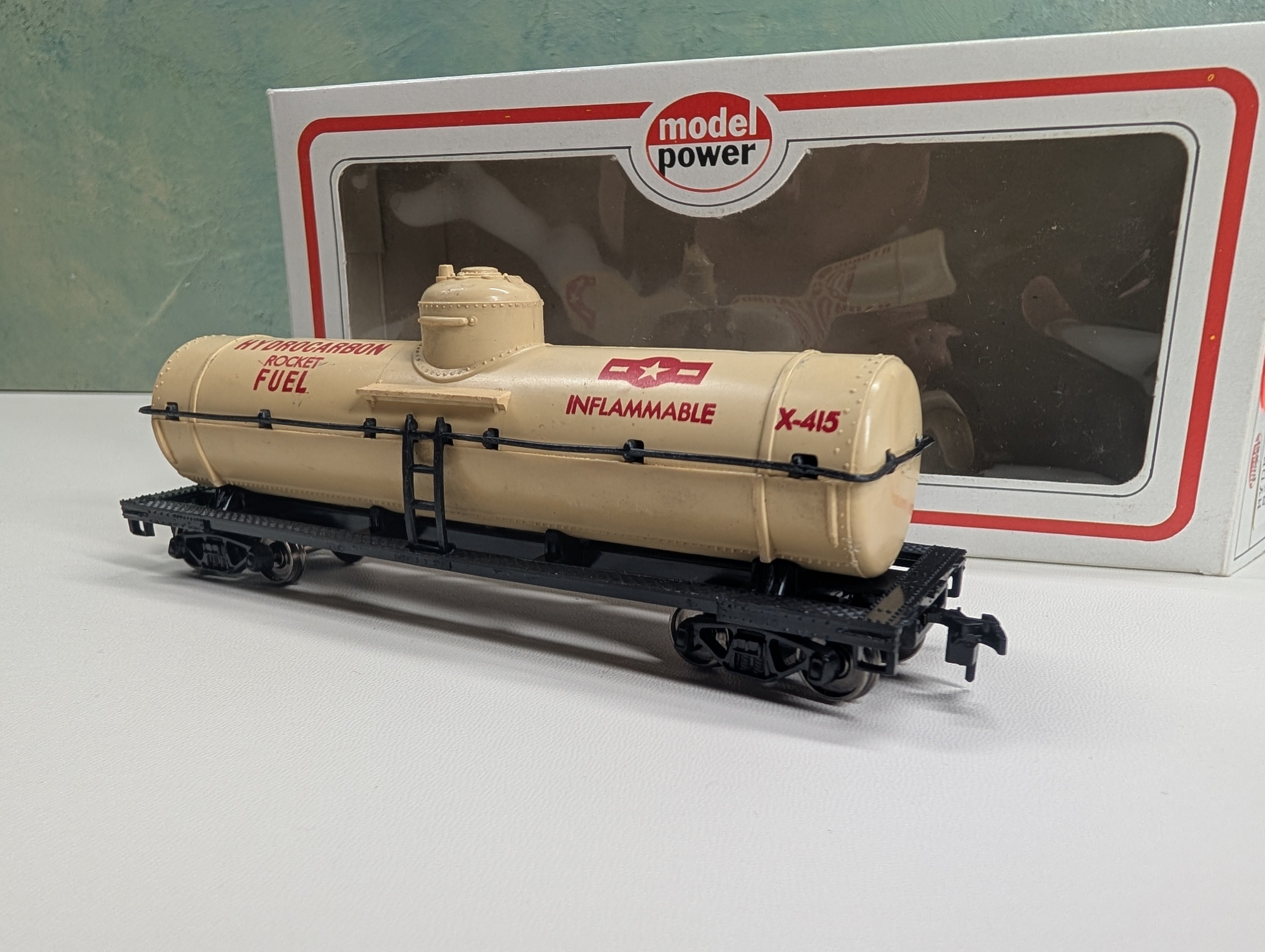 USED Model Power HO Scale Single Dome Tank Car Hydrocarbon Rocket Fuel #X-415 Metal Wheels