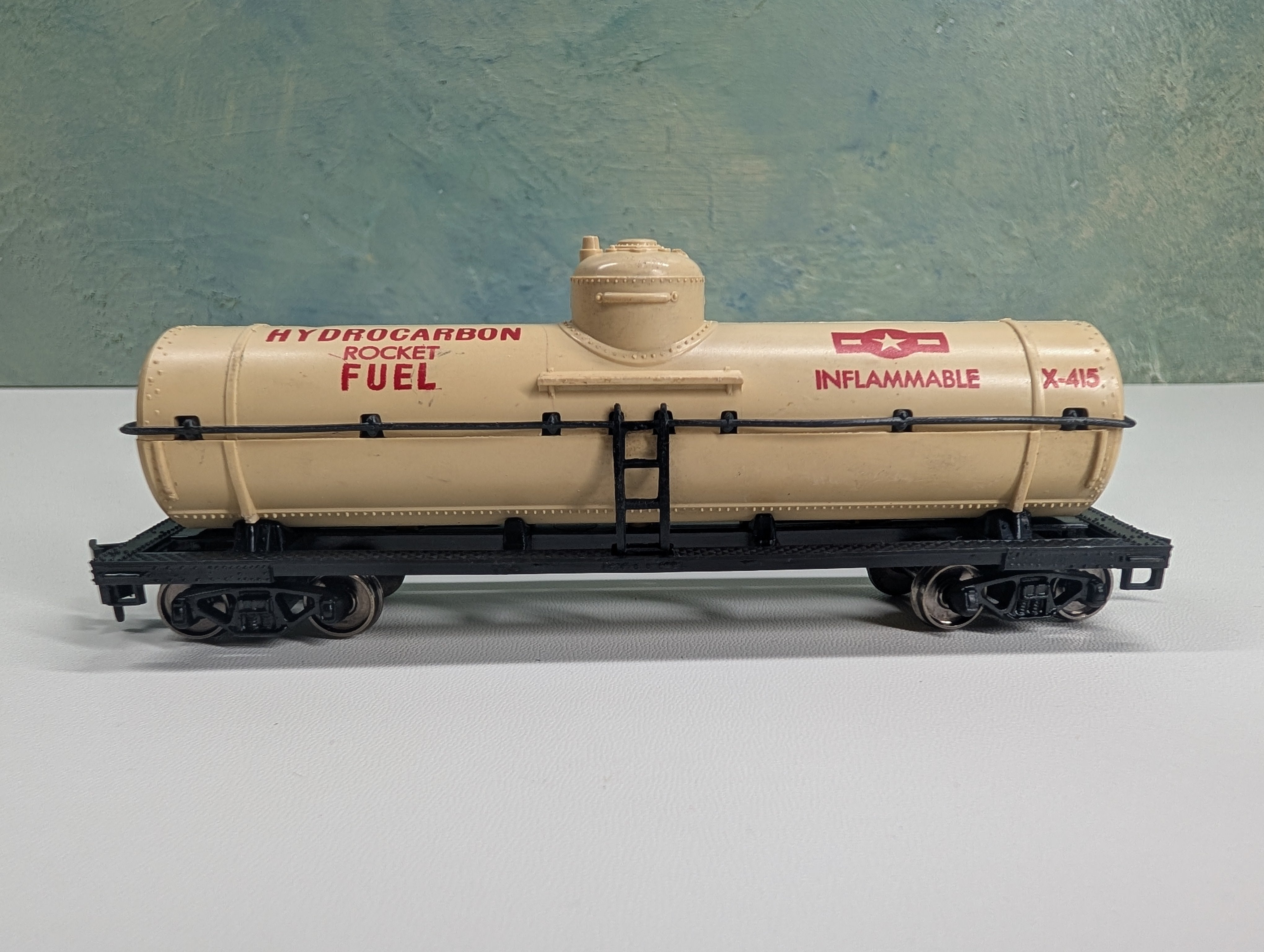 USED Model Power HO Scale Single Dome Tank Car Hydrocarbon Rocket Fuel #X-415 Metal Wheels