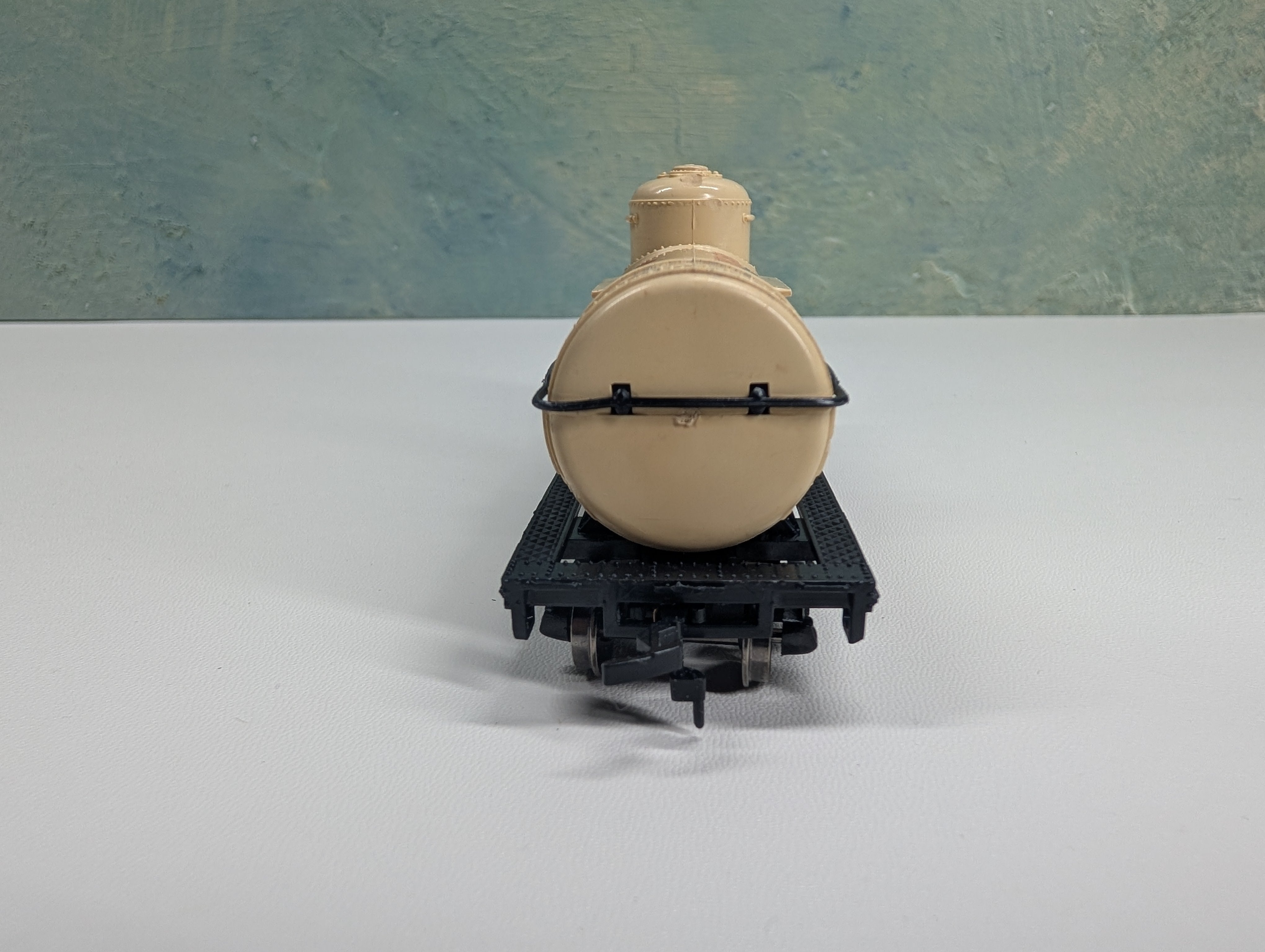 USED Model Power HO Scale Single Dome Tank Car Hydrocarbon Rocket Fuel #X-415 Metal Wheels