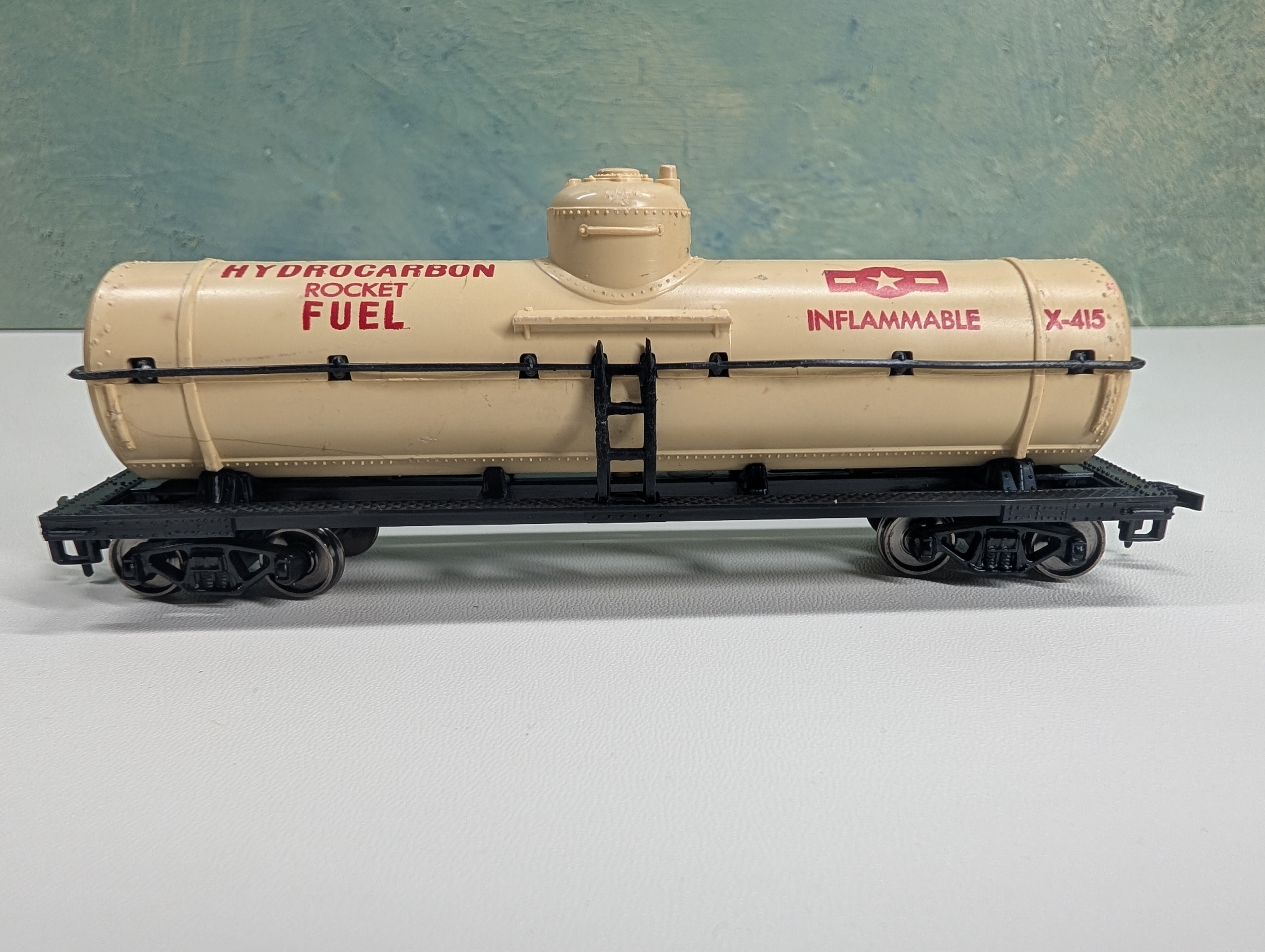 USED Model Power HO Scale Single Dome Tank Car Hydrocarbon Rocket Fuel #X-415 Metal Wheels