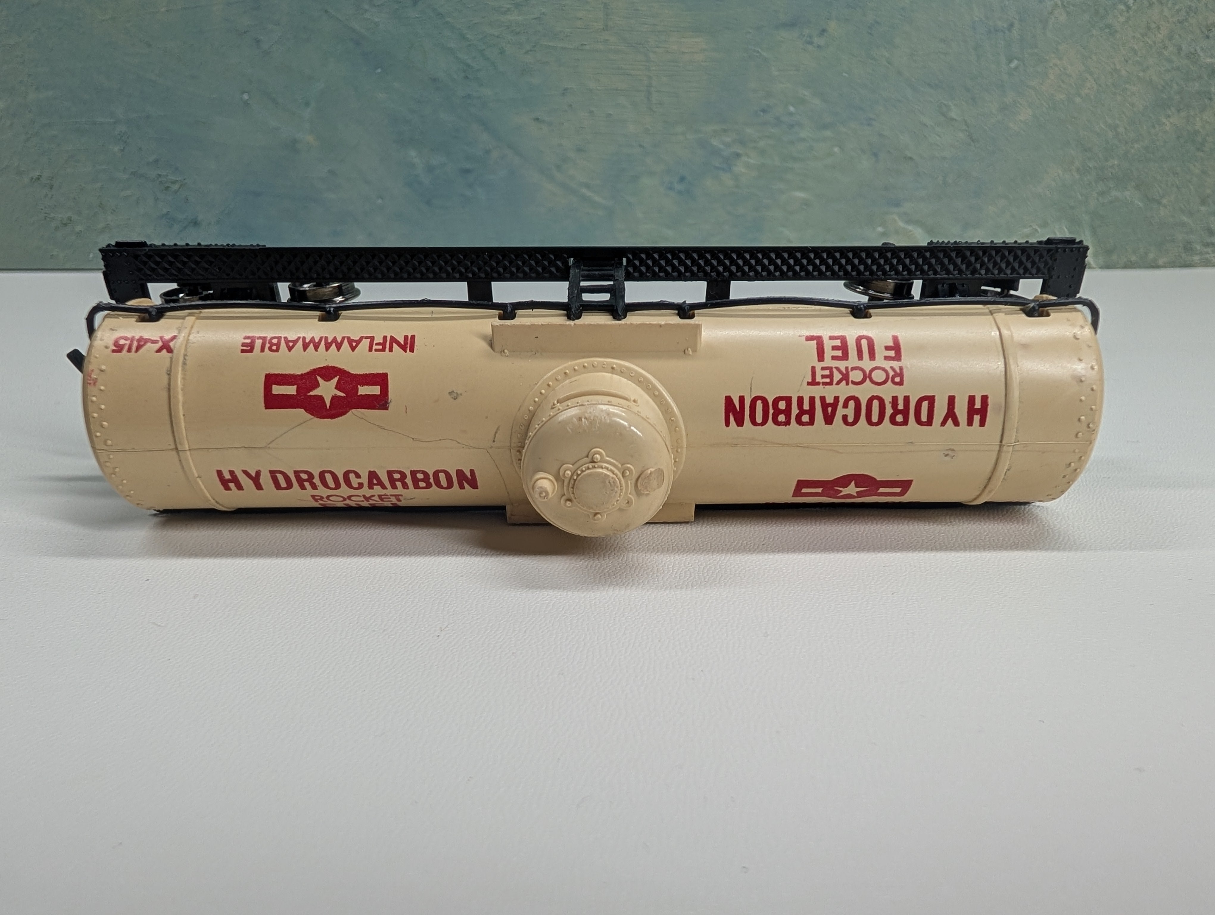 USED Model Power HO Scale Single Dome Tank Car Hydrocarbon Rocket Fuel #X-415 Metal Wheels