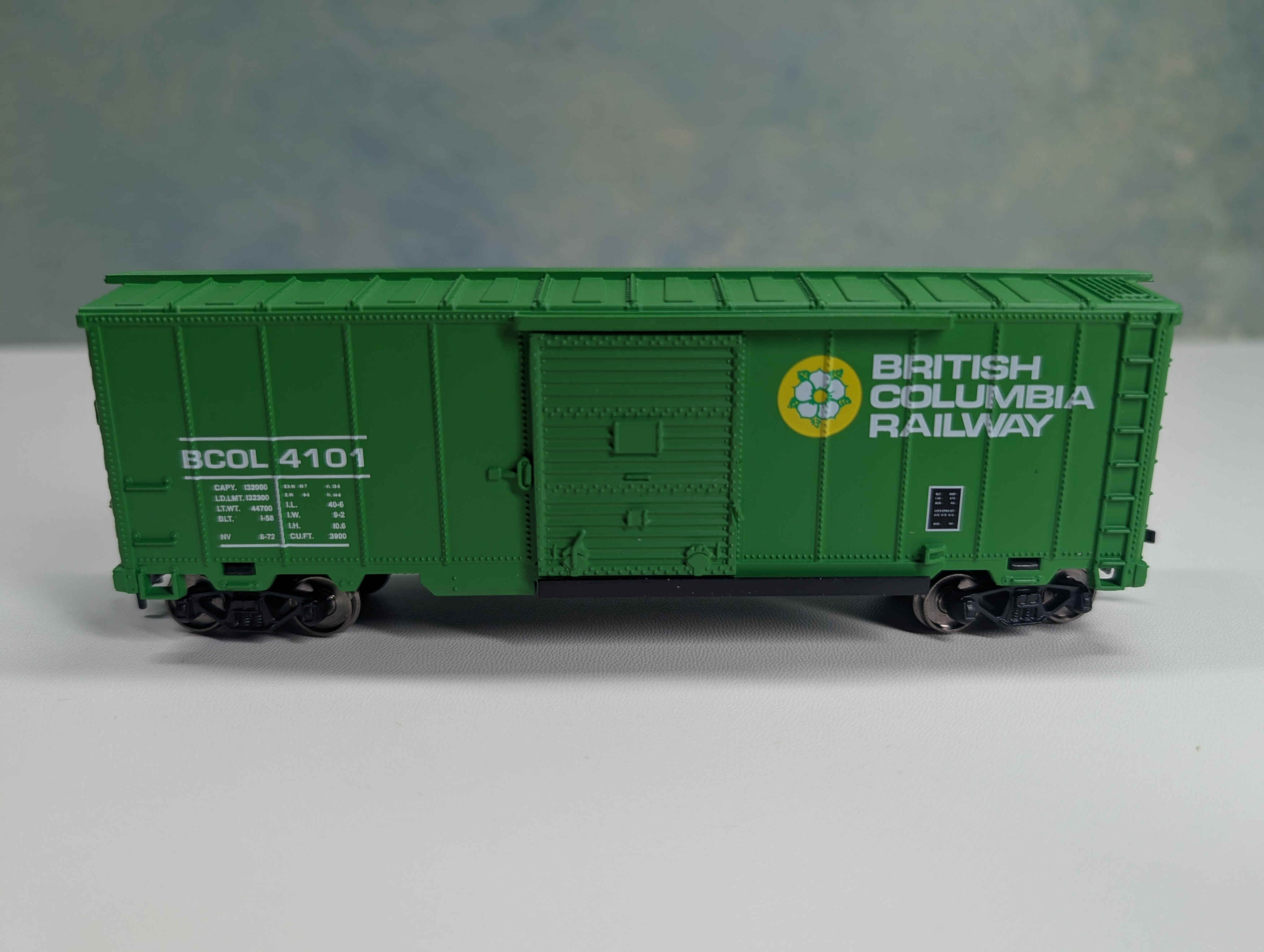 USED Model Power 7951 HO Scale 40' Box Car British Columbia Railway BCOL #4101 Metal Wheels