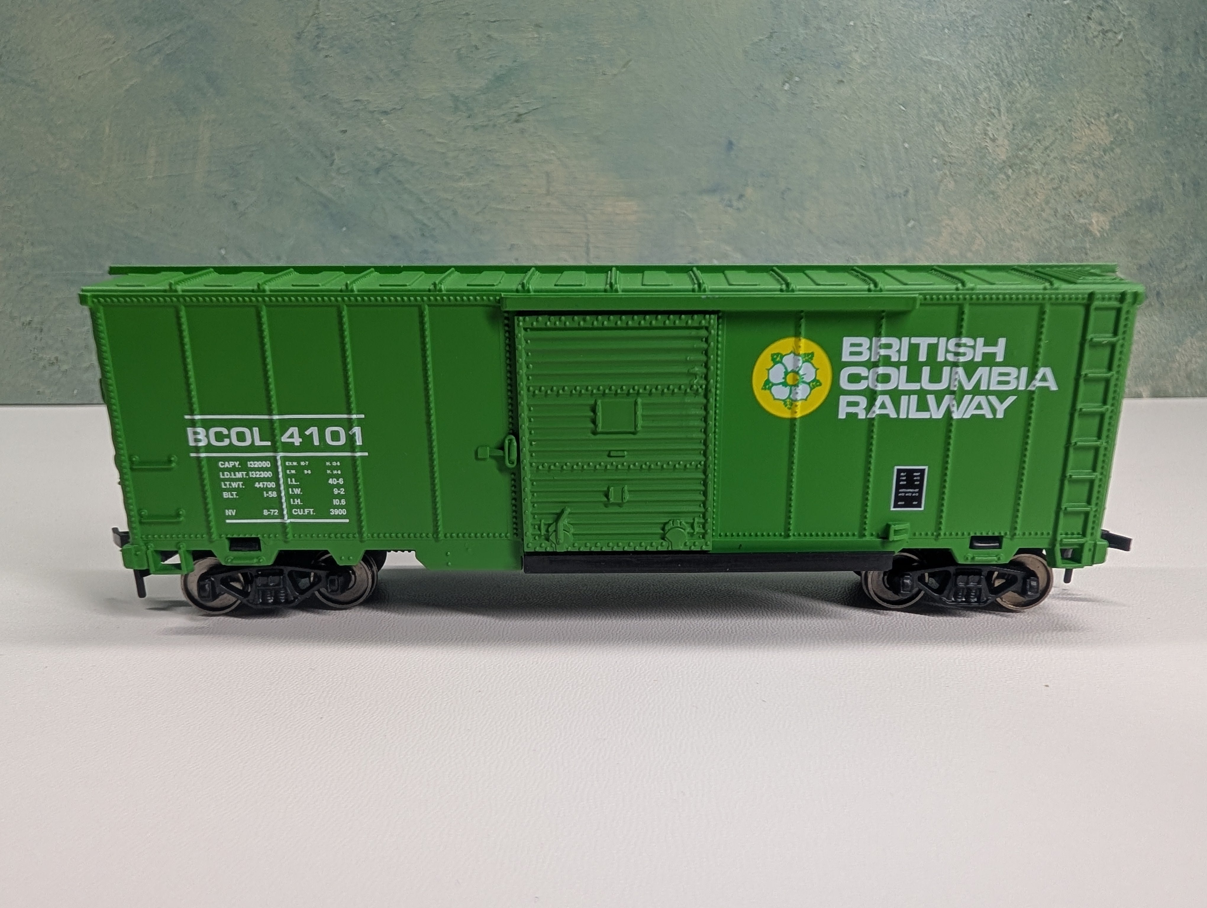 USED Model Power 7951 HO Scale 40' Box Car British Columbia Railway BCOL #4101 Metal Wheels