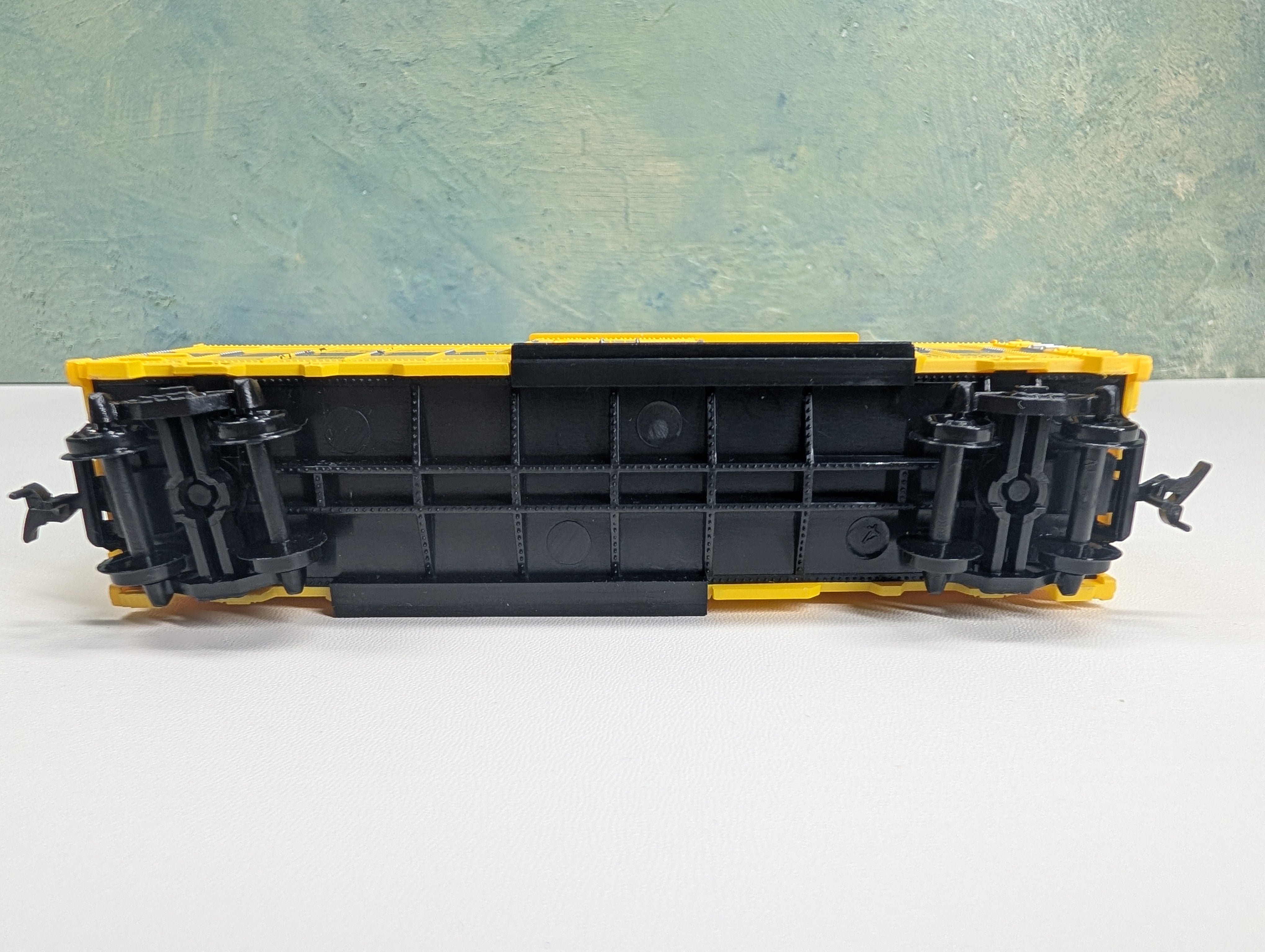 USED Model Power 7973 HO Scale 40' Box Car Timken Roller Bearing