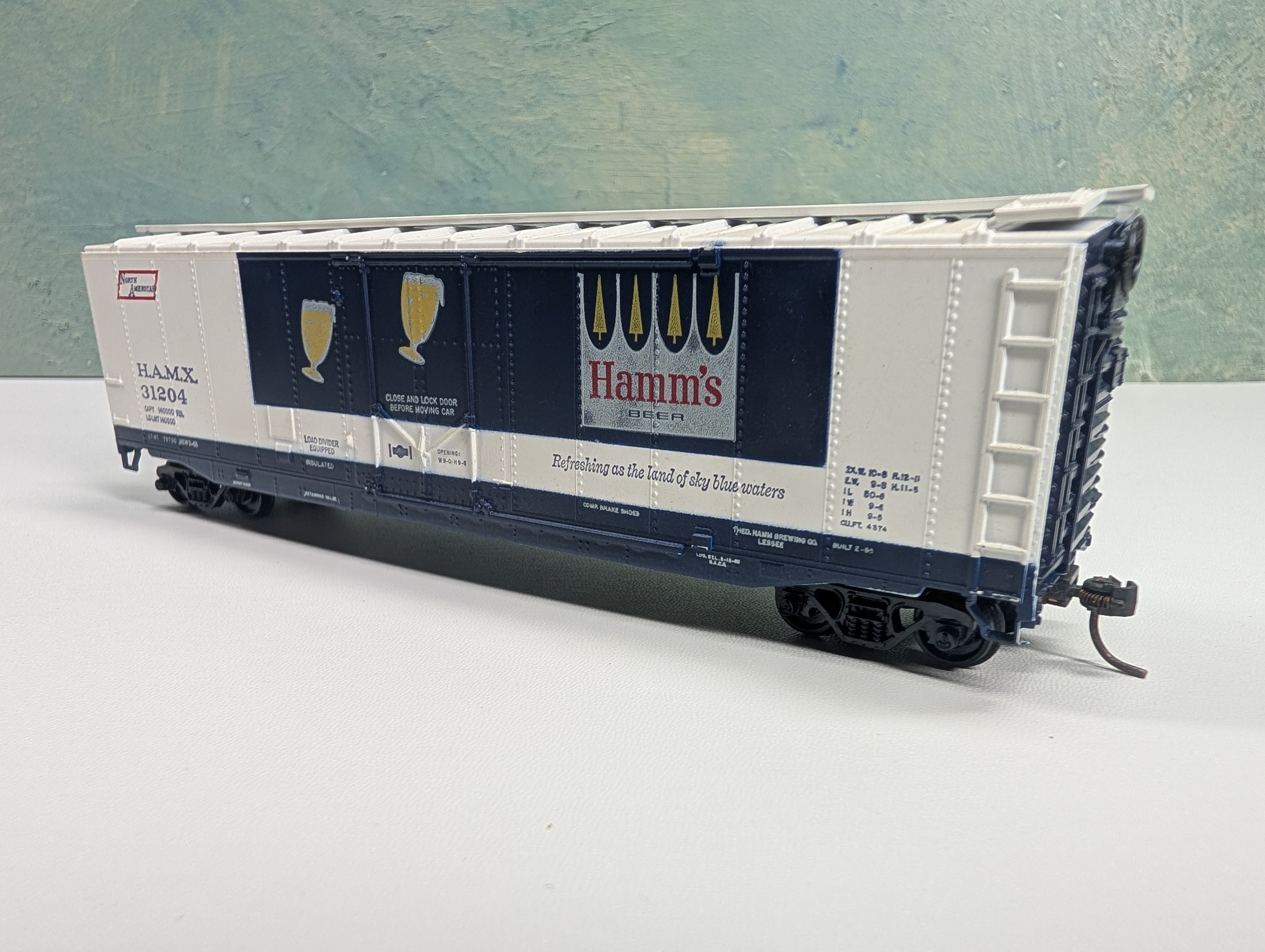 USED Athearn HO Scale 50' Beer Car Hamm's Beer HAMX #31204