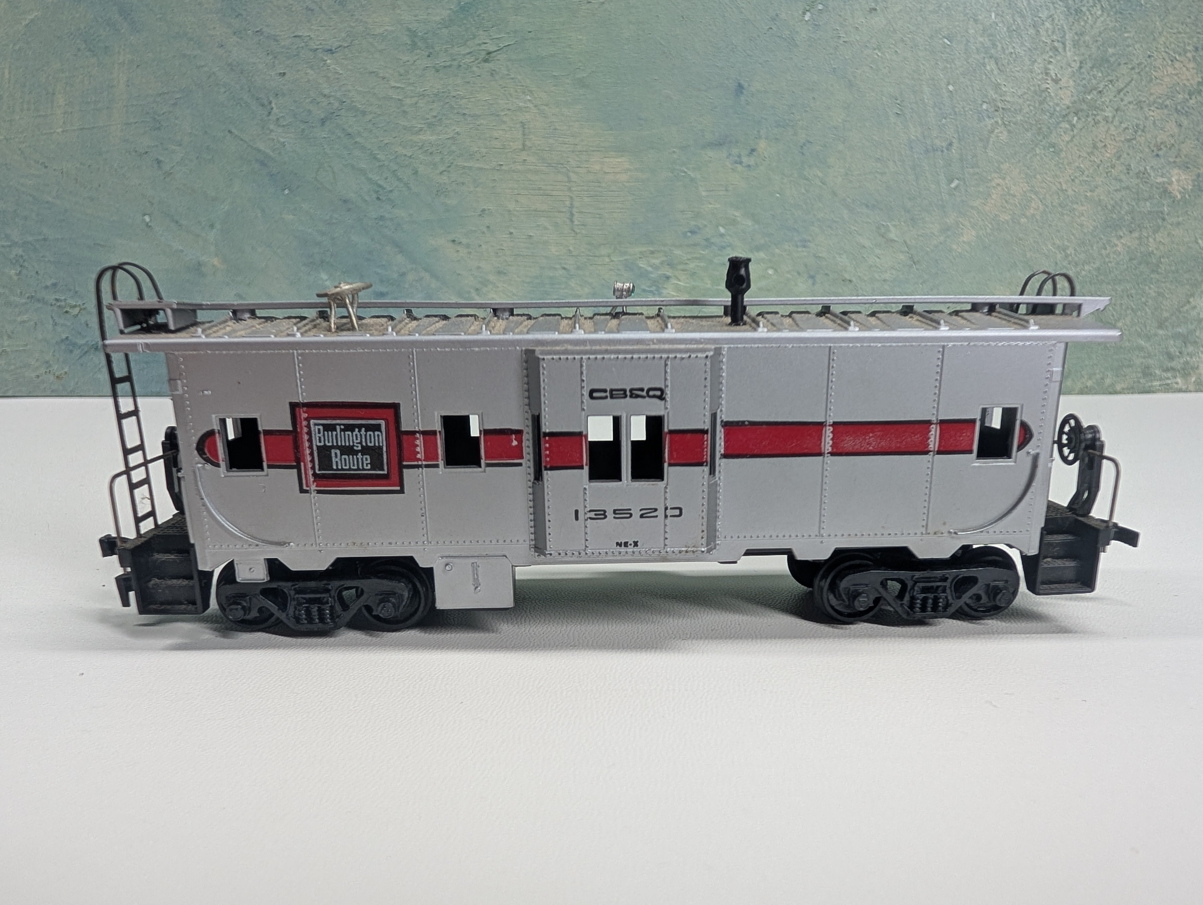 USED Athearn HO Scale Bay Window Caboose Burlington CB&Q #13520
