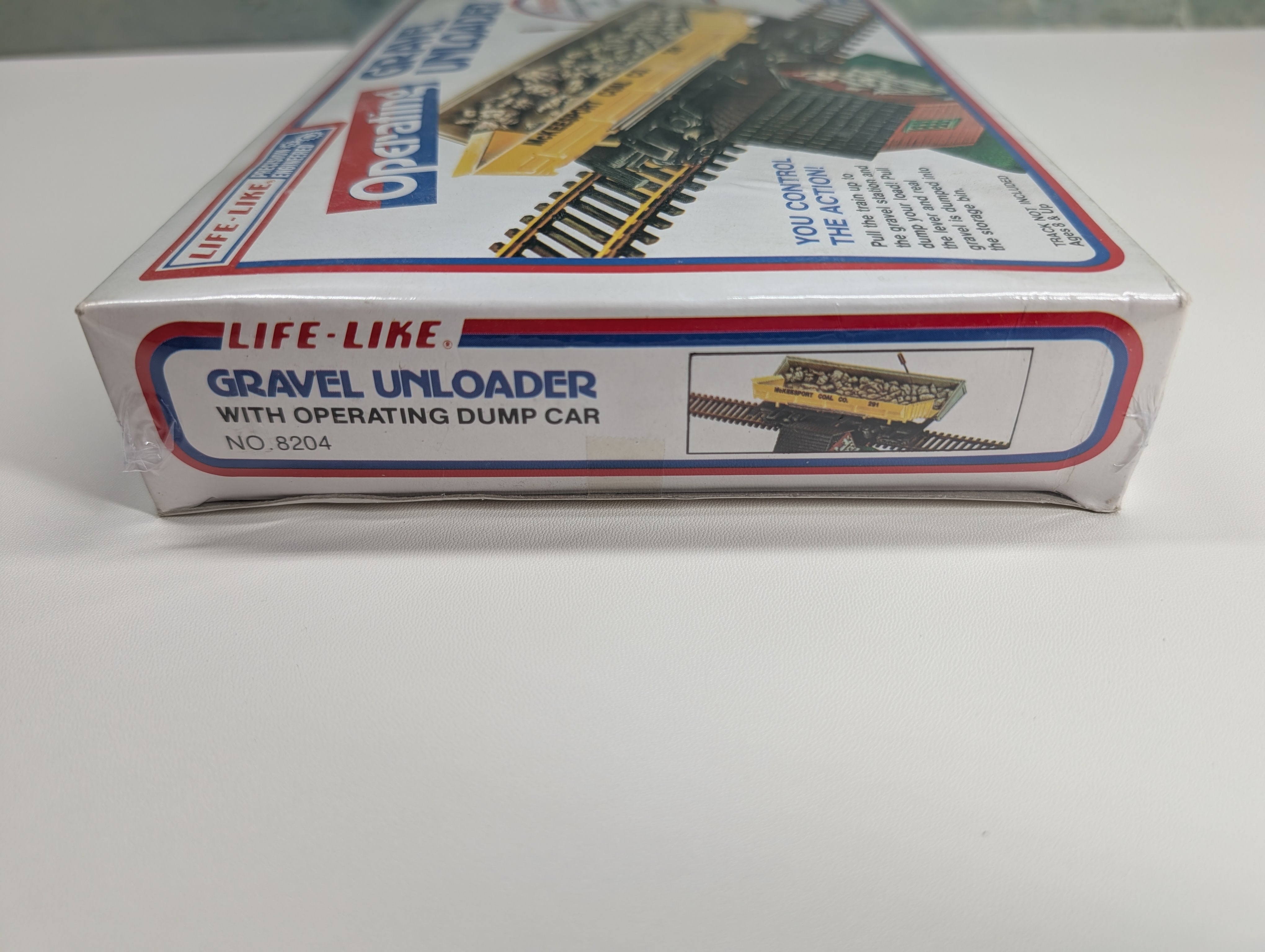 Life-Like 8204 HO Scale Gravel Unloader with Operating Dump Car (Sealed)