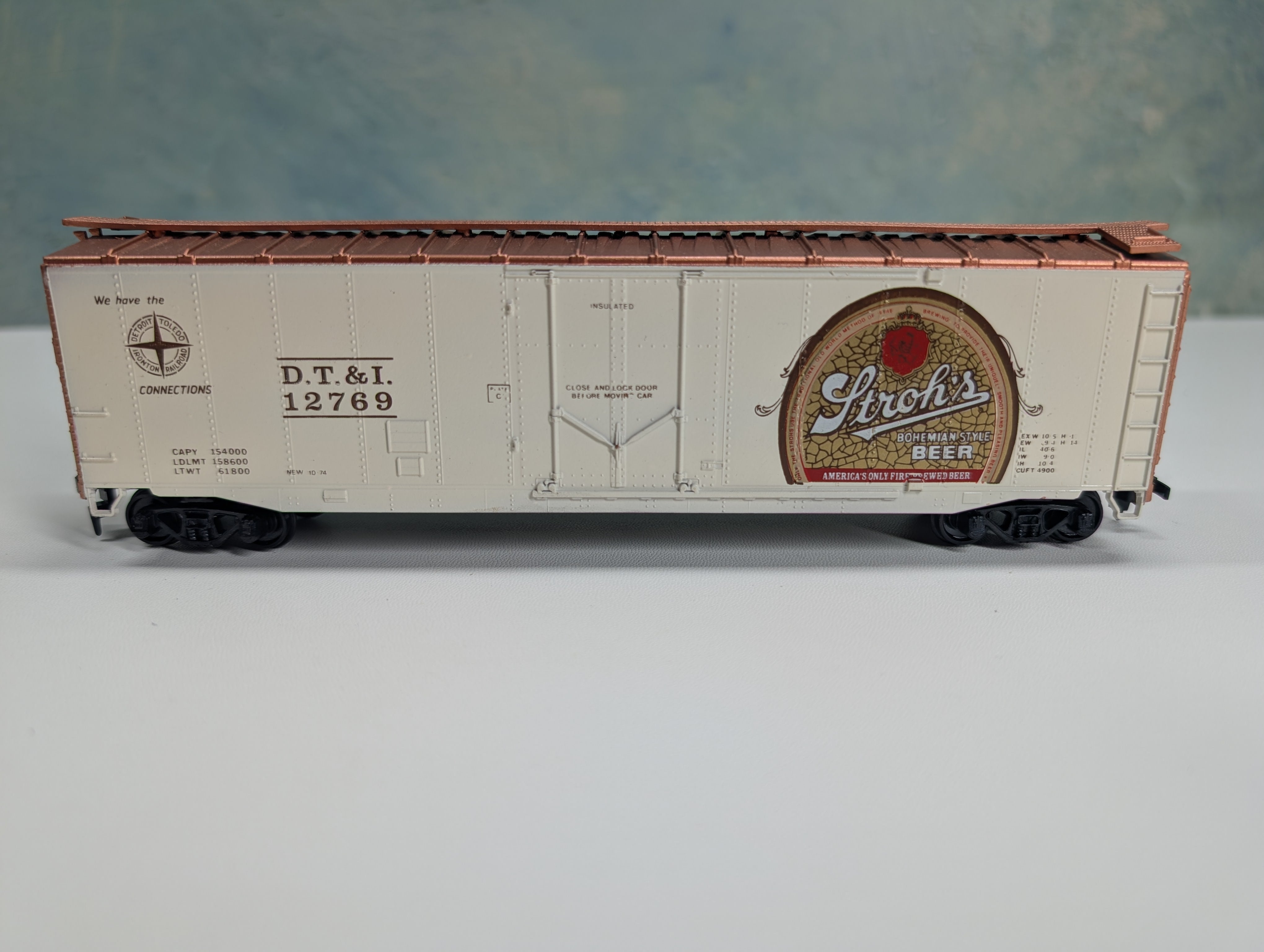 USED Athearn HO Scale 50' Billboard Beer Car Stroh's Beer DT&I #12769
