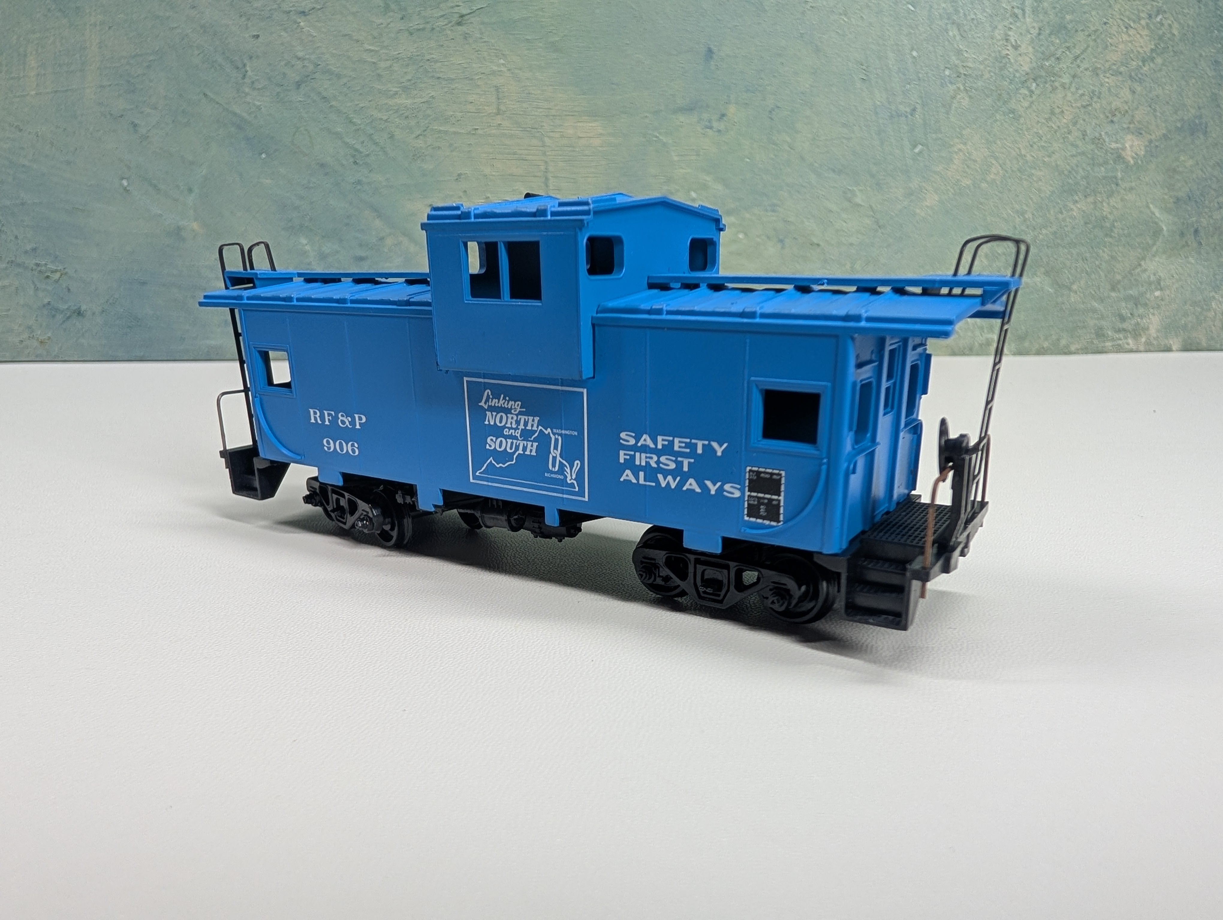 USED Athearn 5398 HO Scale Caboose Richmond, Fredericksburg & Potomac RF&P #906