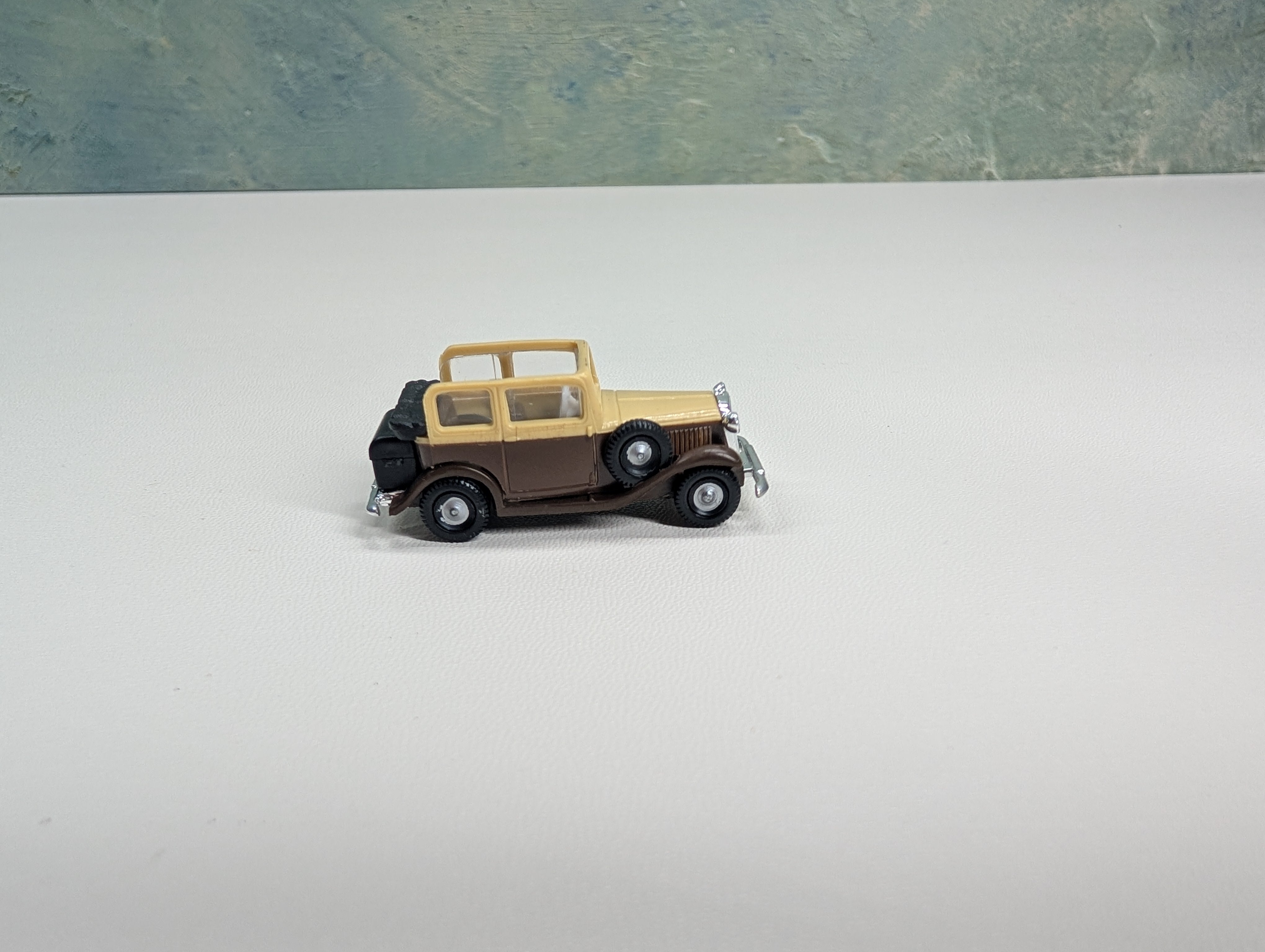 Brekina 1105 HO Scale Old Time Car Brown Opel P4