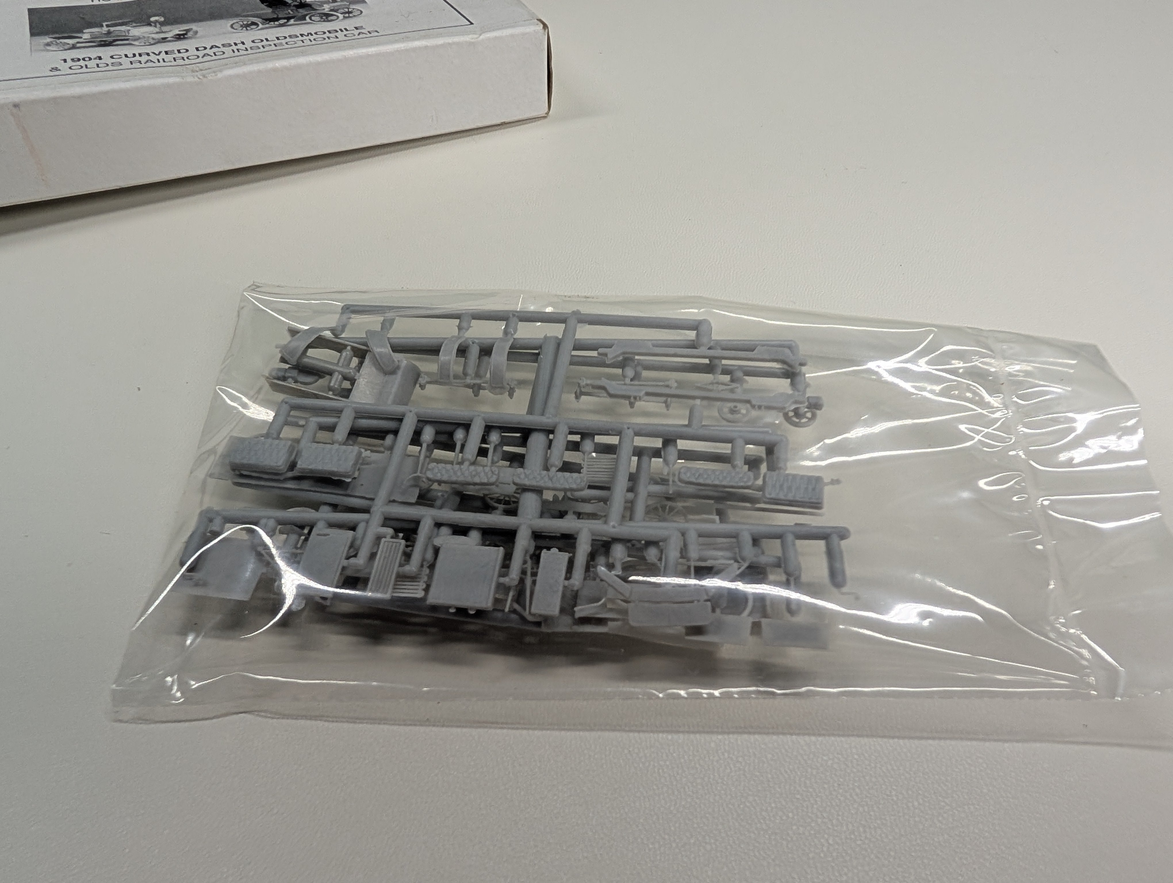 Highway Miniatures 360-228 HO Scale 1904 Curved Dash Oldsmobile & Olds Railroad Inspection Car KIT