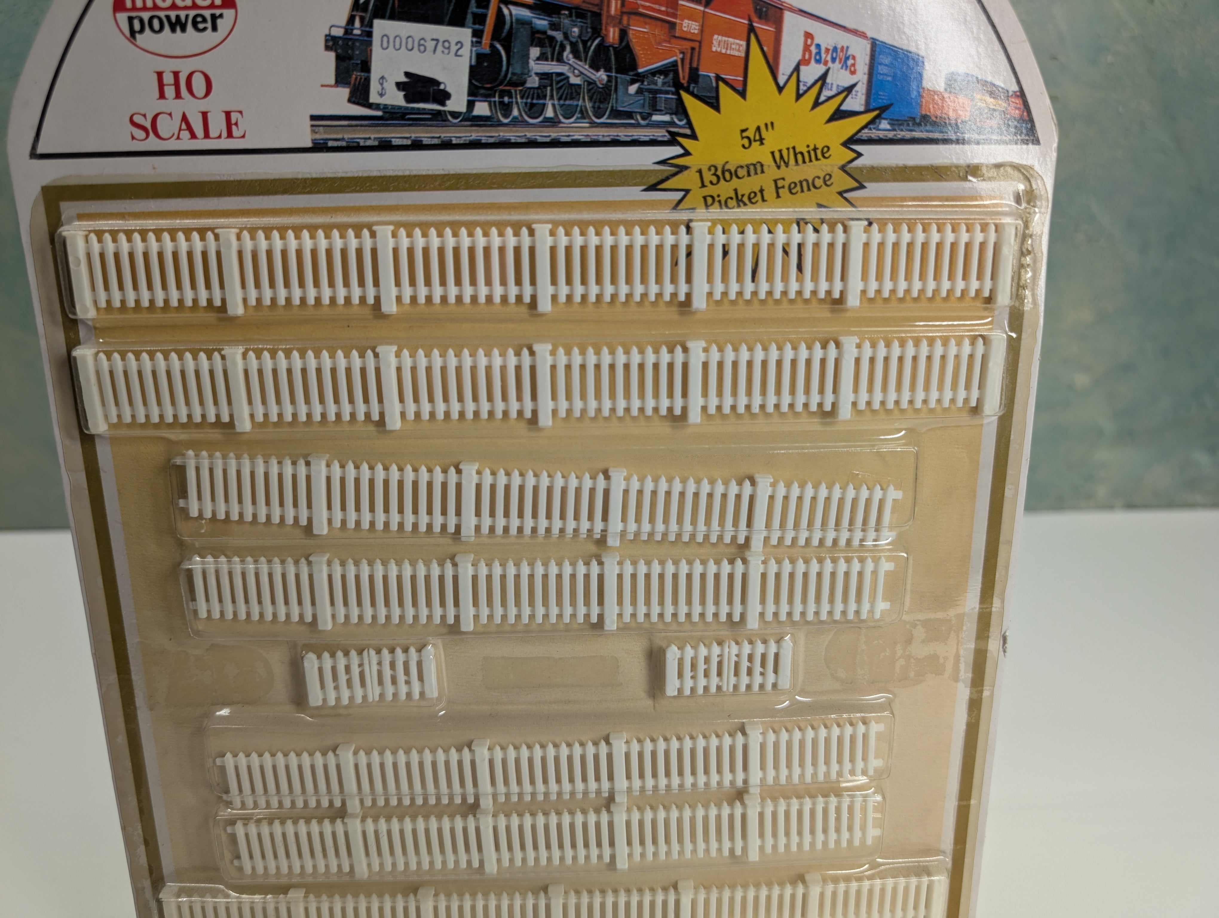 Model Power 547 HO Scale White Picket Fence