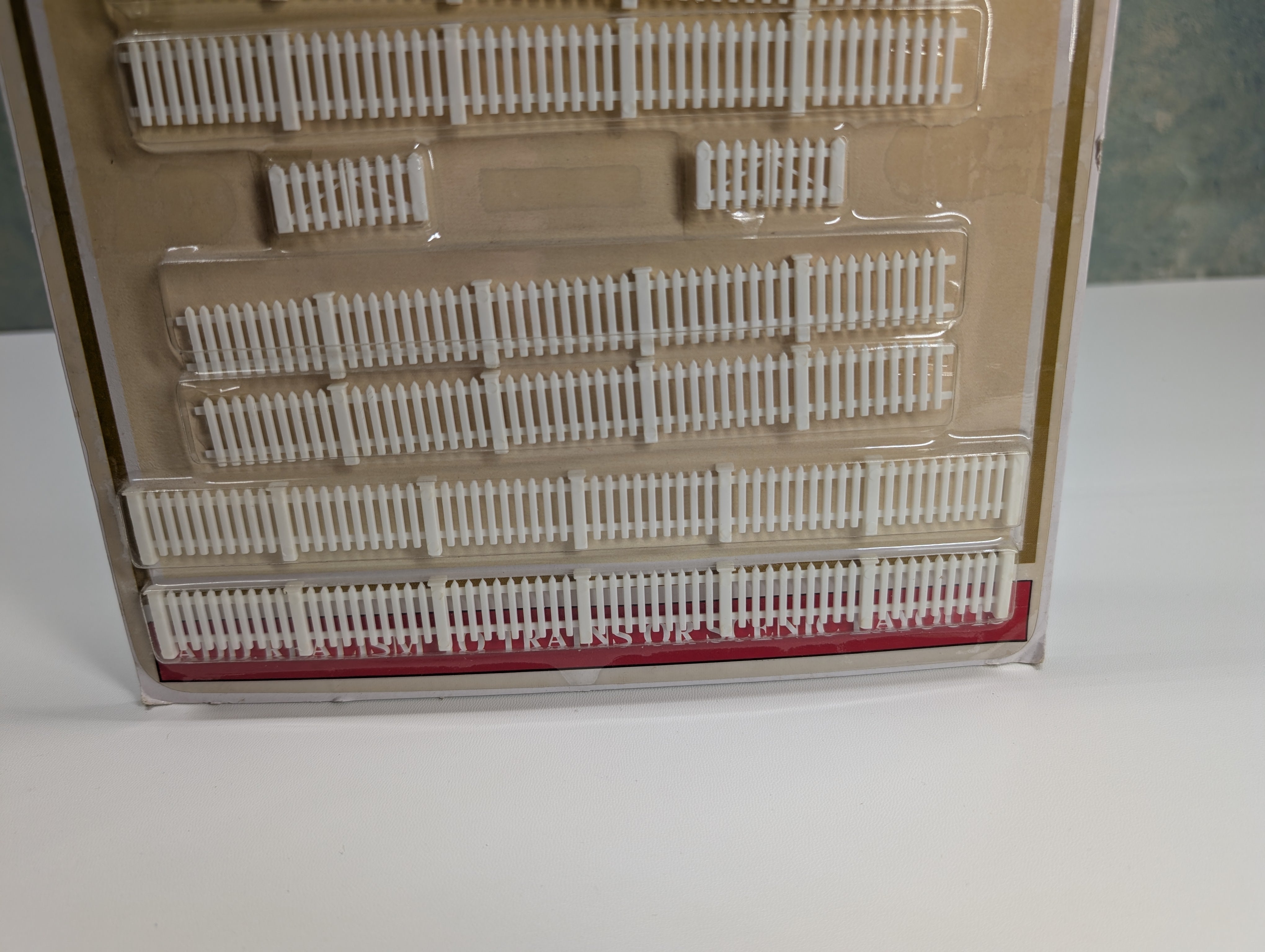 Model Power 547 HO Scale White Picket Fence
