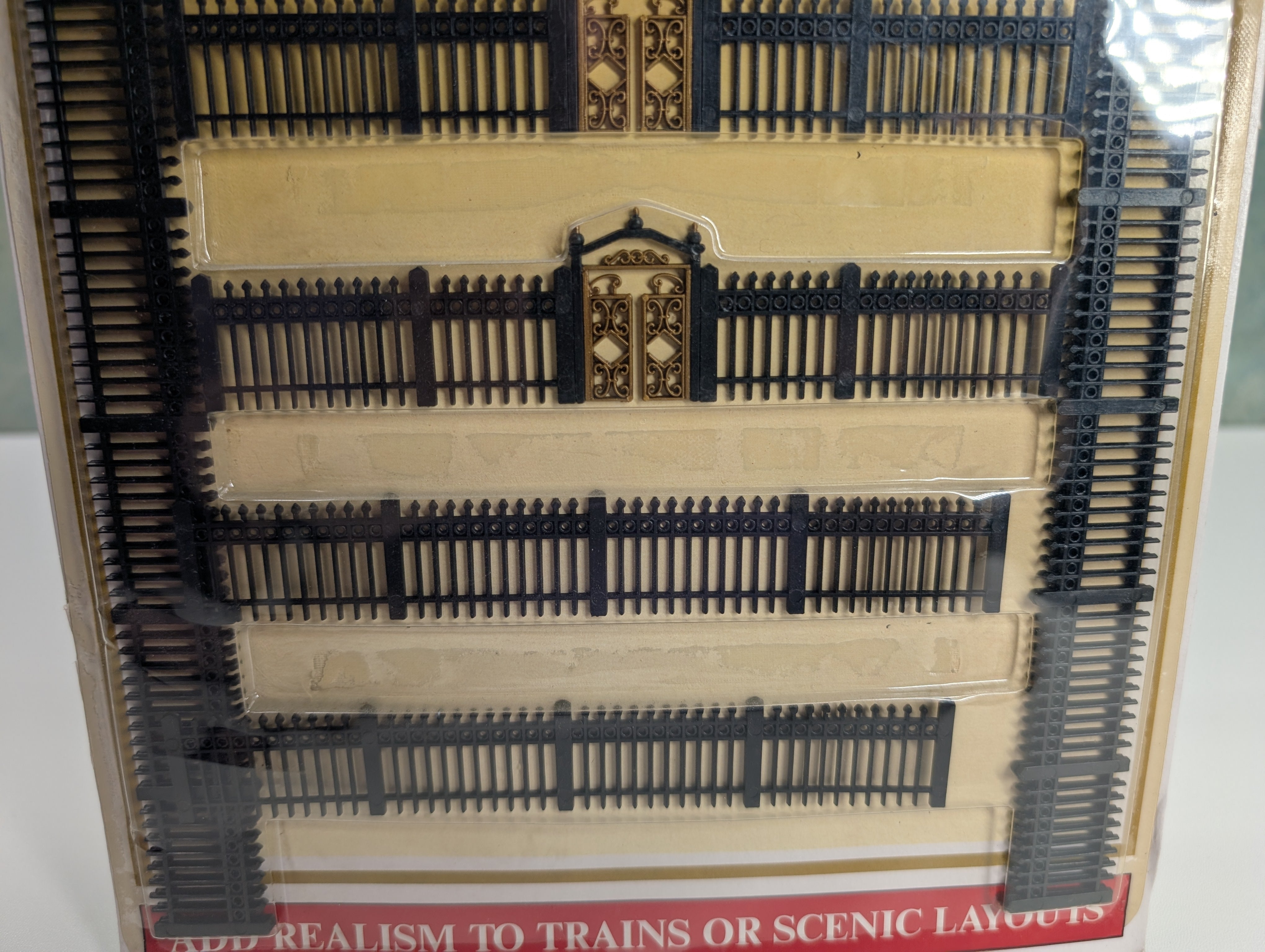 Model Power 548 HO Scale Iron Fence w/ Gate