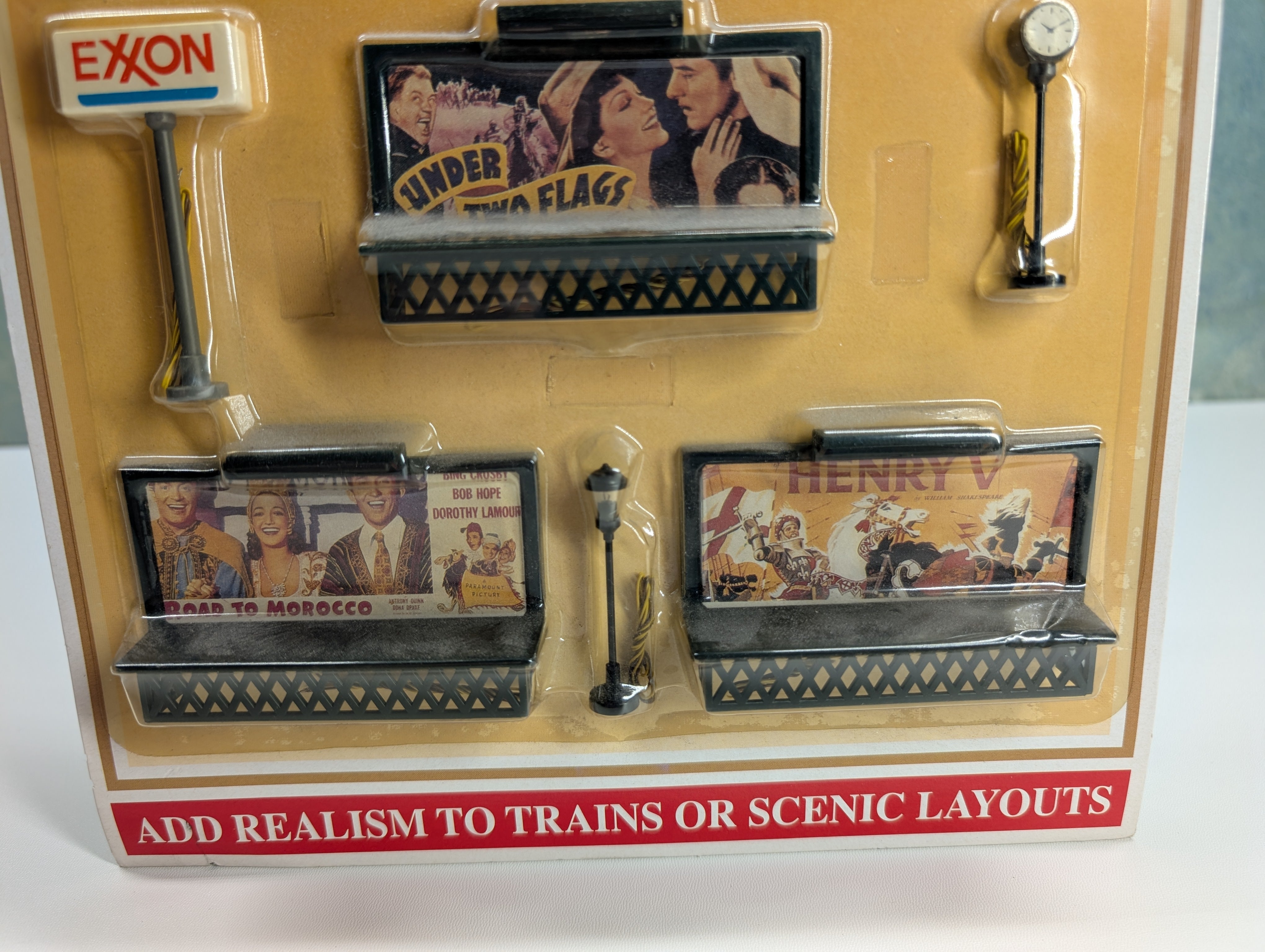 Model Power 329 HO Scale Highway & Street Set, Billboard, Exxon Sign + more