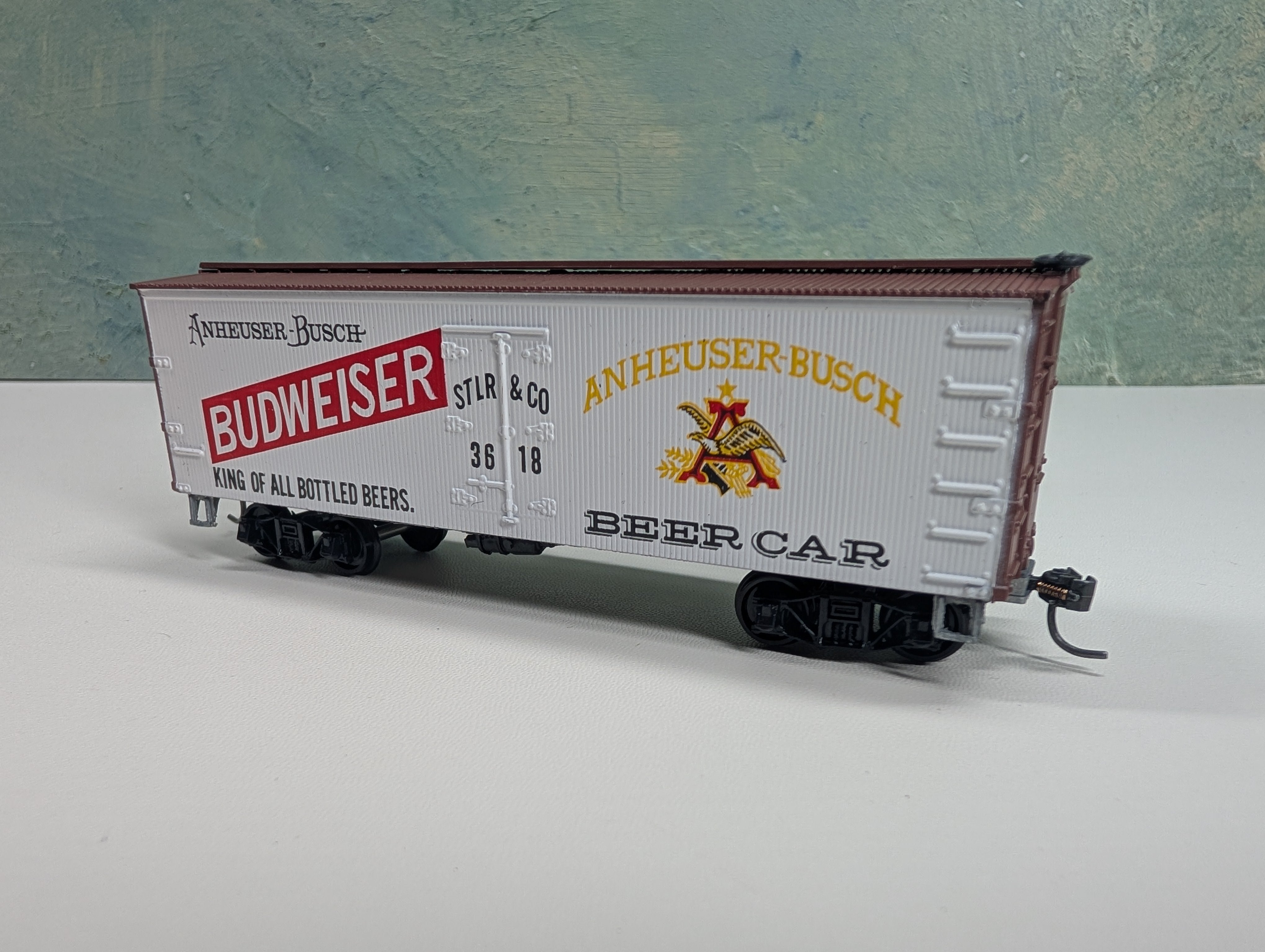 USED Roundhouse HO Scale 37' Billboard Beer Reefer Budwesier STLR&CO #3618