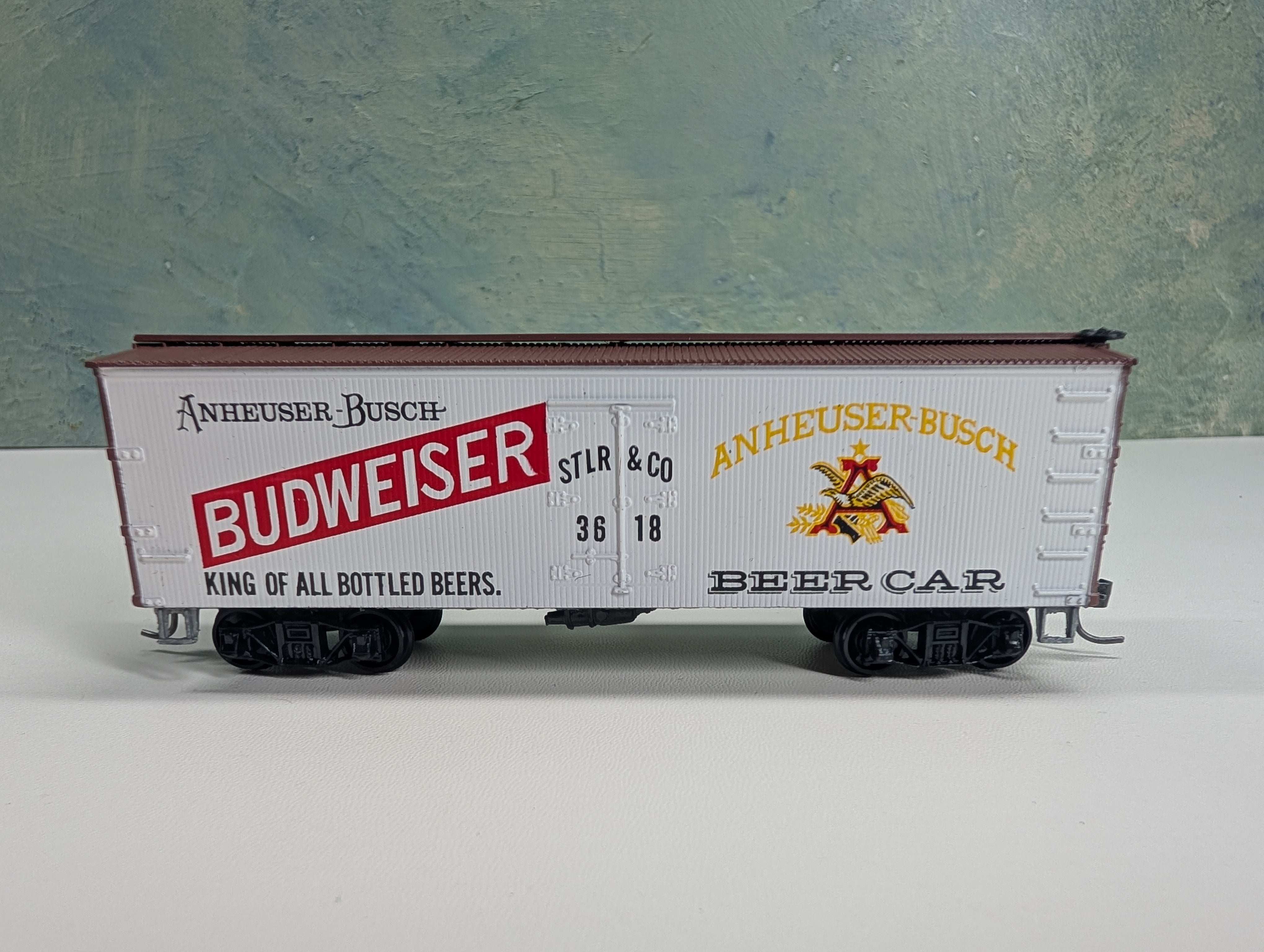 USED Roundhouse HO Scale 37' Billboard Beer Reefer Budwesier STLR&CO #3618