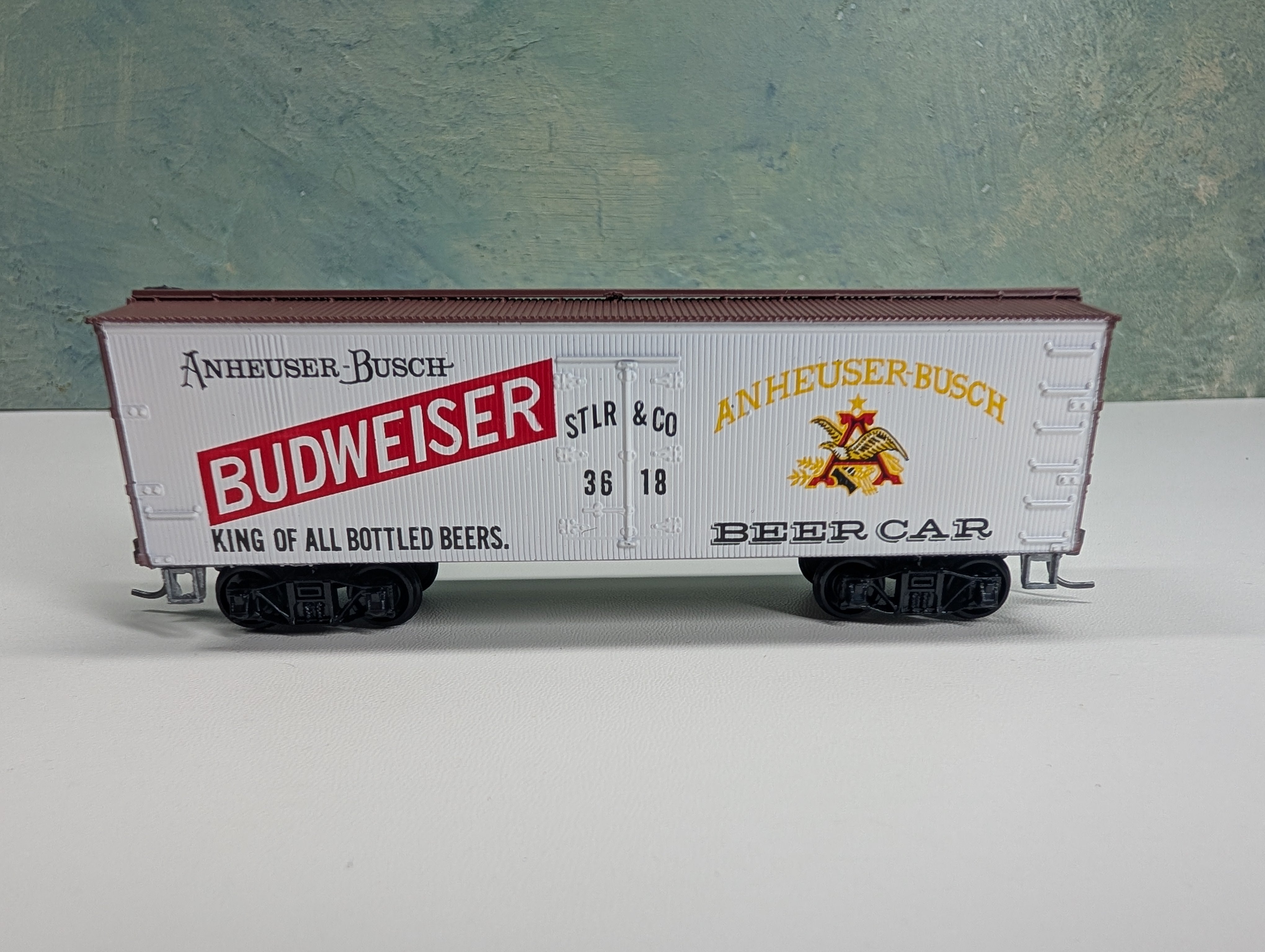 USED Roundhouse HO Scale 37' Billboard Beer Reefer Budwesier STLR&CO #3618