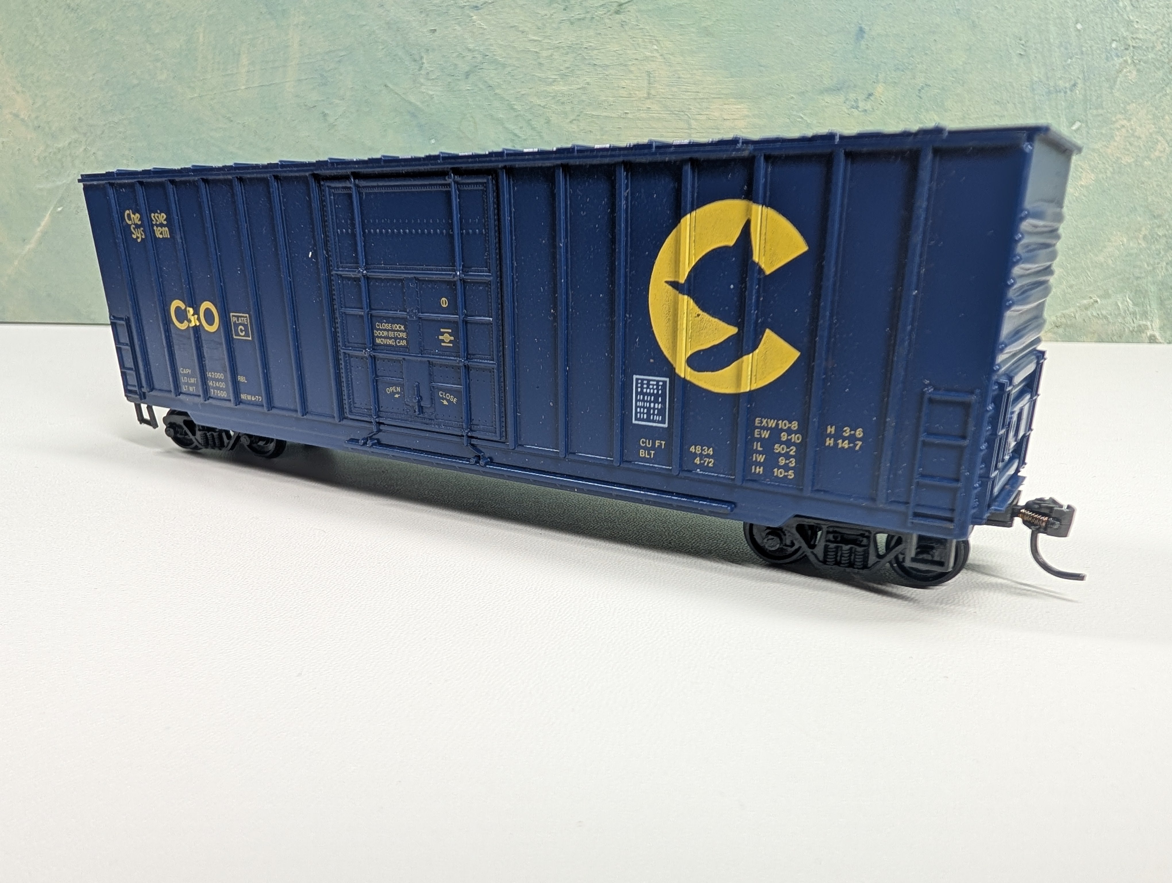 USED Roundhouse HO Scale HI-Cube Box Car Chessie System C&O
