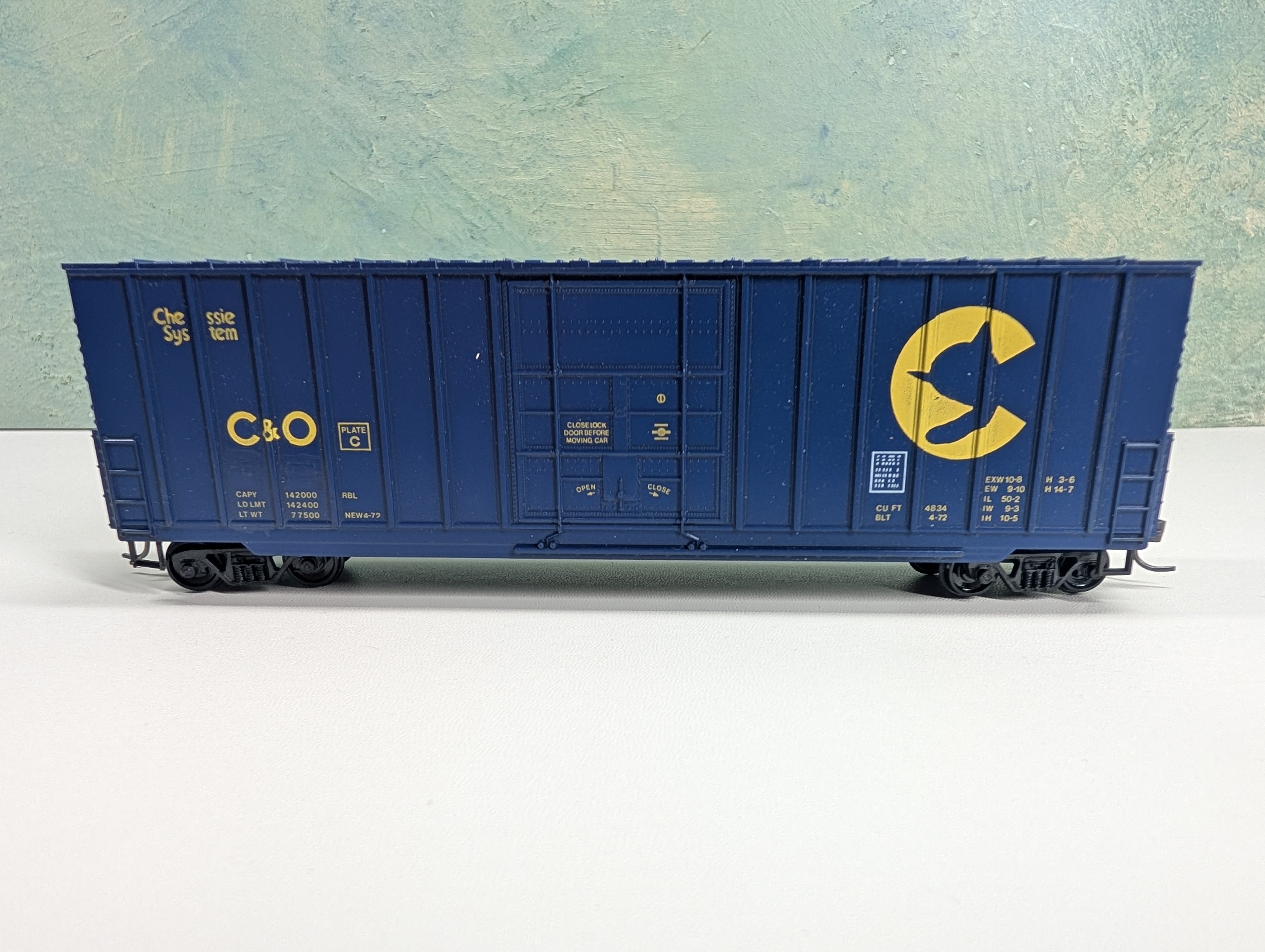 USED Roundhouse HO Scale HI-Cube Box Car Chessie System C&O