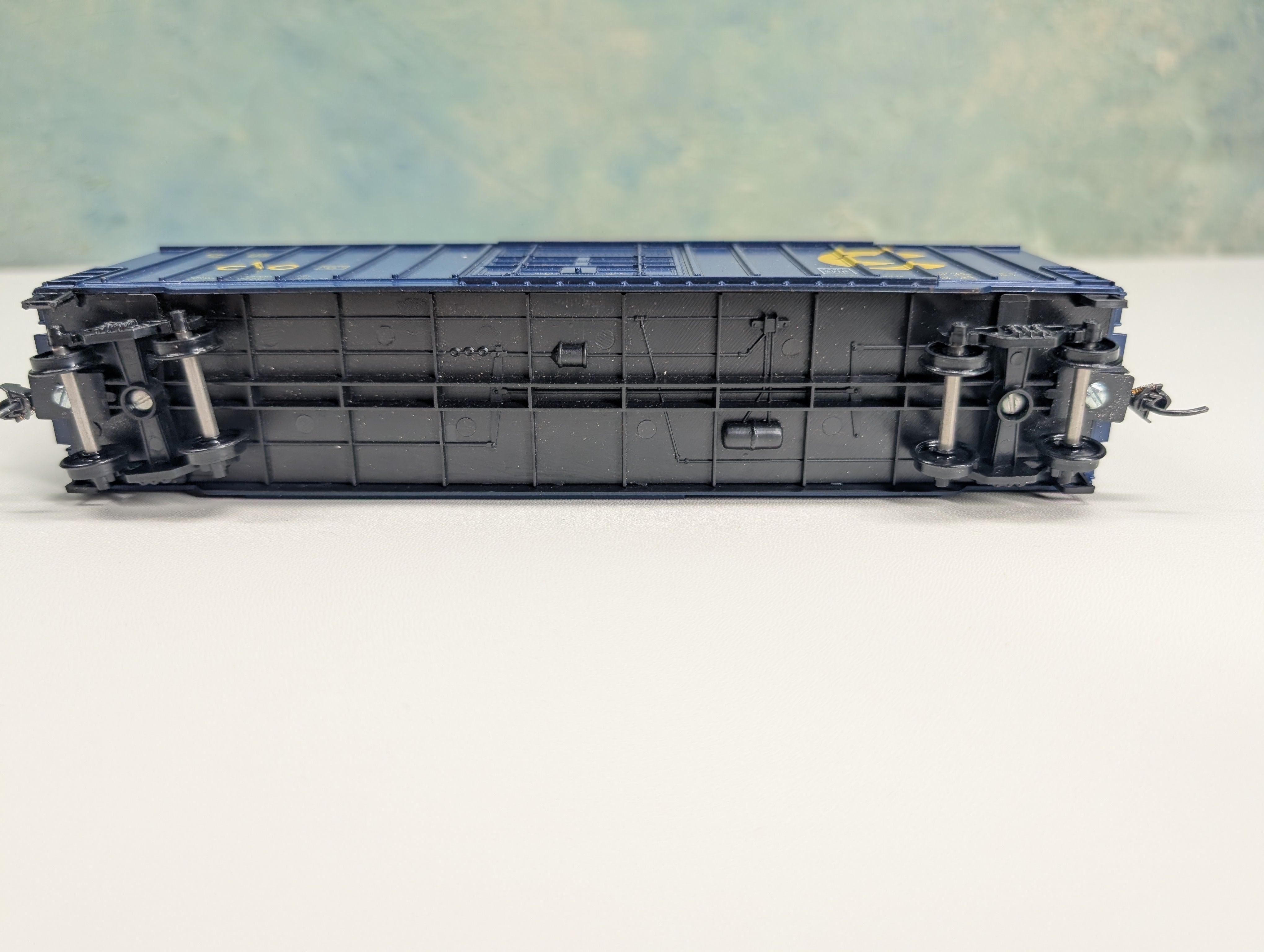 USED Roundhouse HO Scale HI-Cube Box Car Chessie System C&O