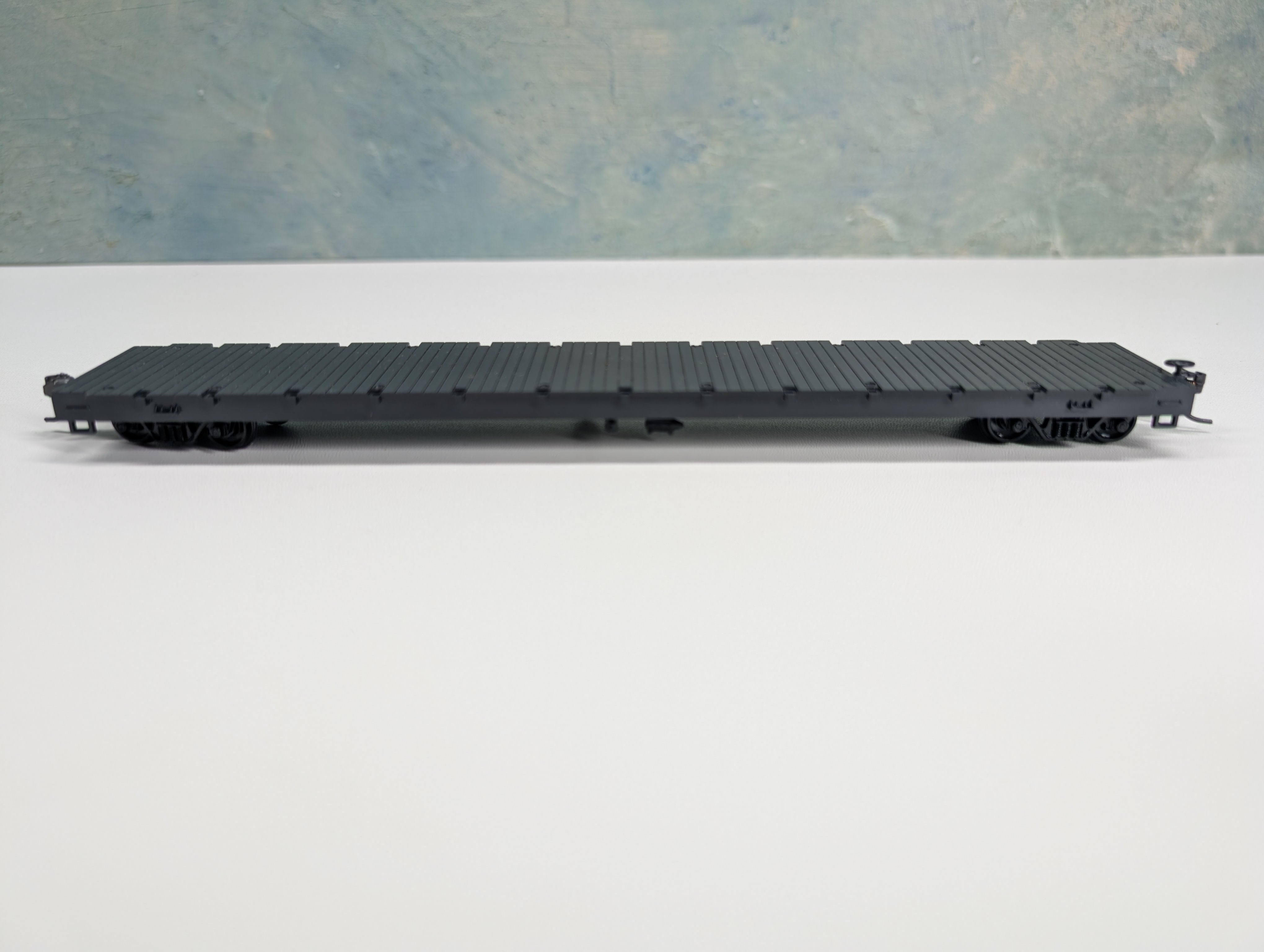 USED Roundhouse HO Scale 60' Flat Car Black Undecorated