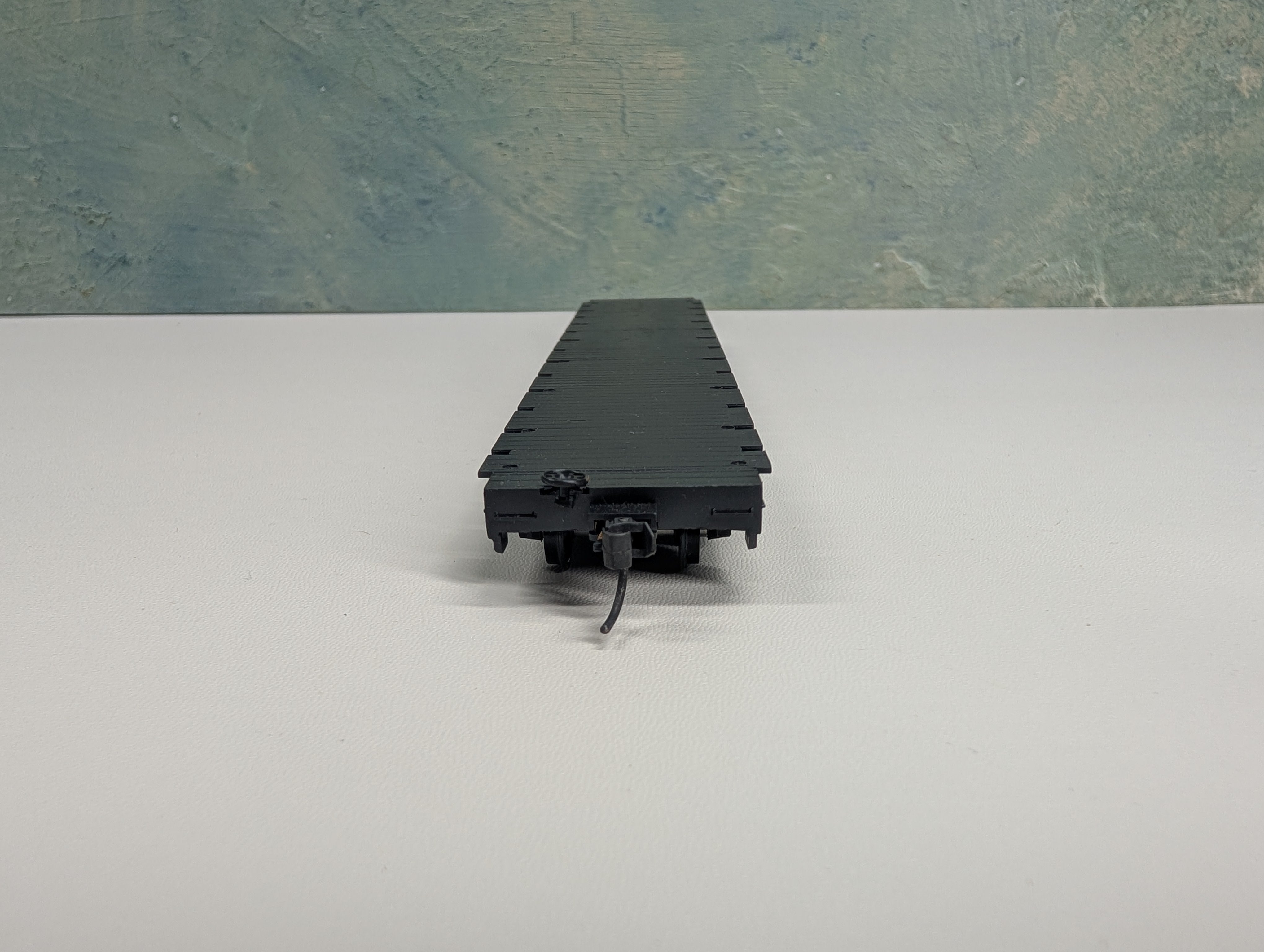 USED Roundhouse HO Scale 60' Flat Car Black Undecorated