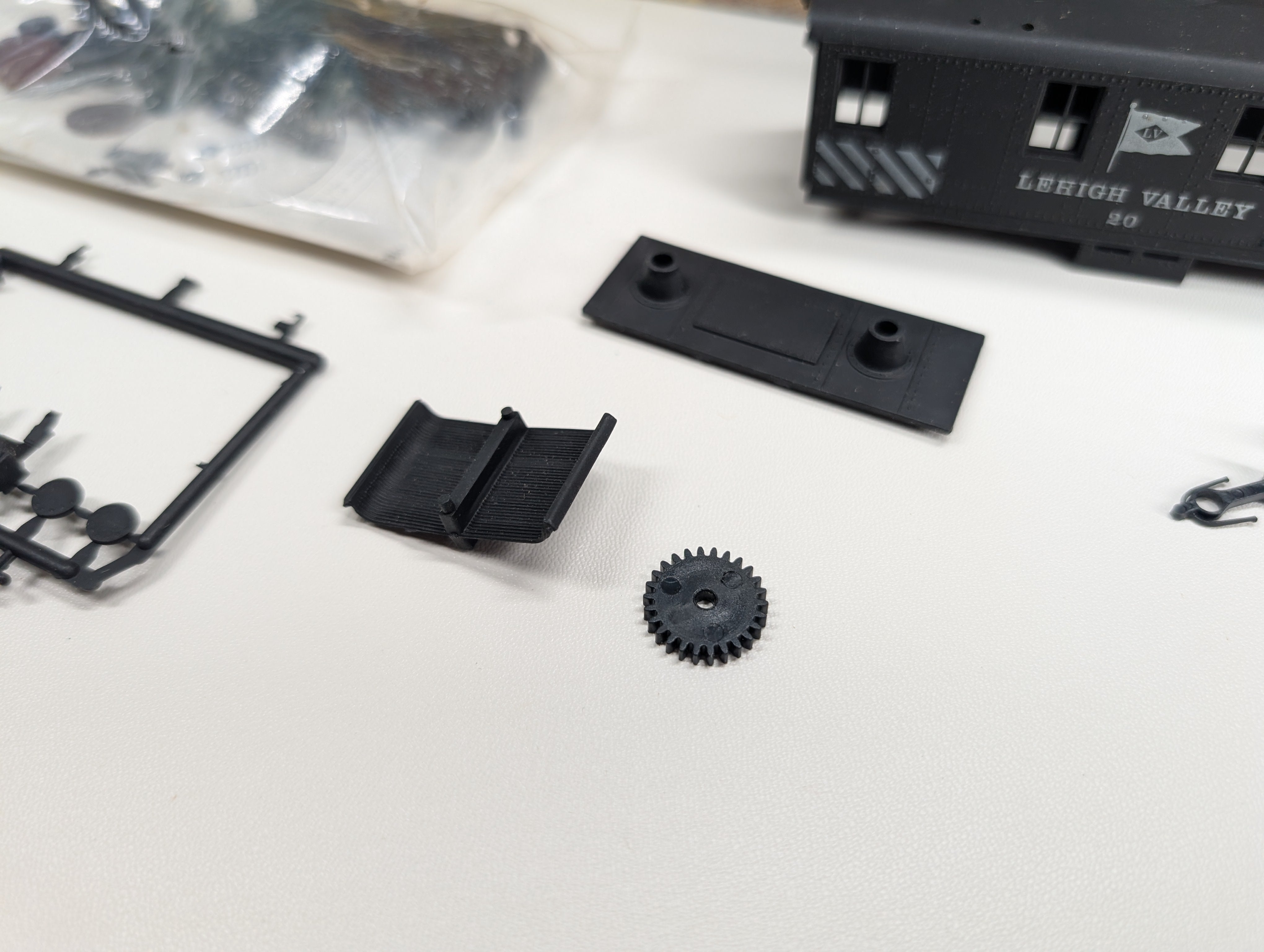 USED Roundhouse #8L-3 HO Scale Box Cab Diesel (Incomplete) Lehigh Valley #20 Incomplete KIT