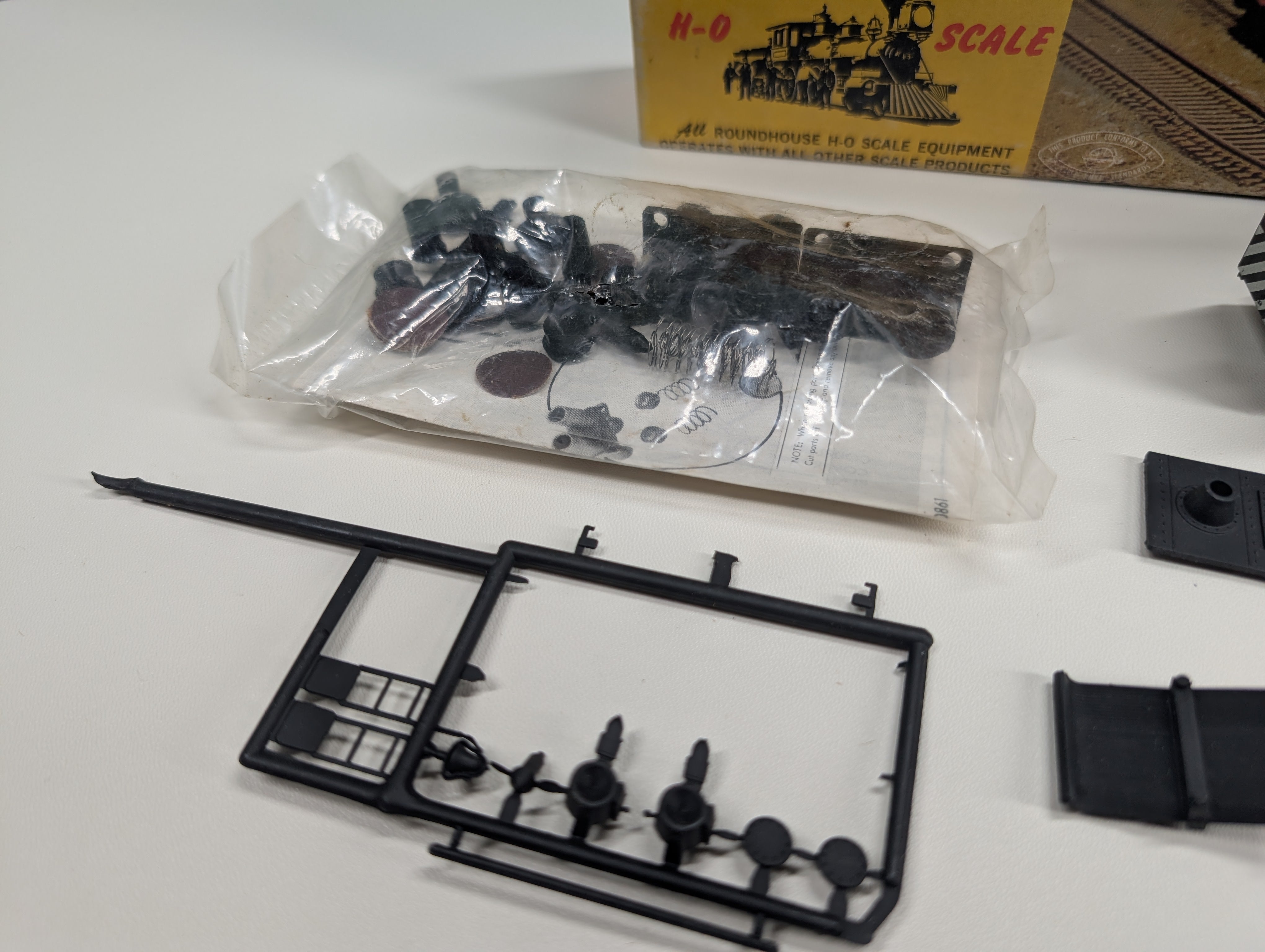 USED Roundhouse #8L-3 HO Scale Box Cab Diesel (Incomplete) Lehigh Valley #20 Incomplete KIT