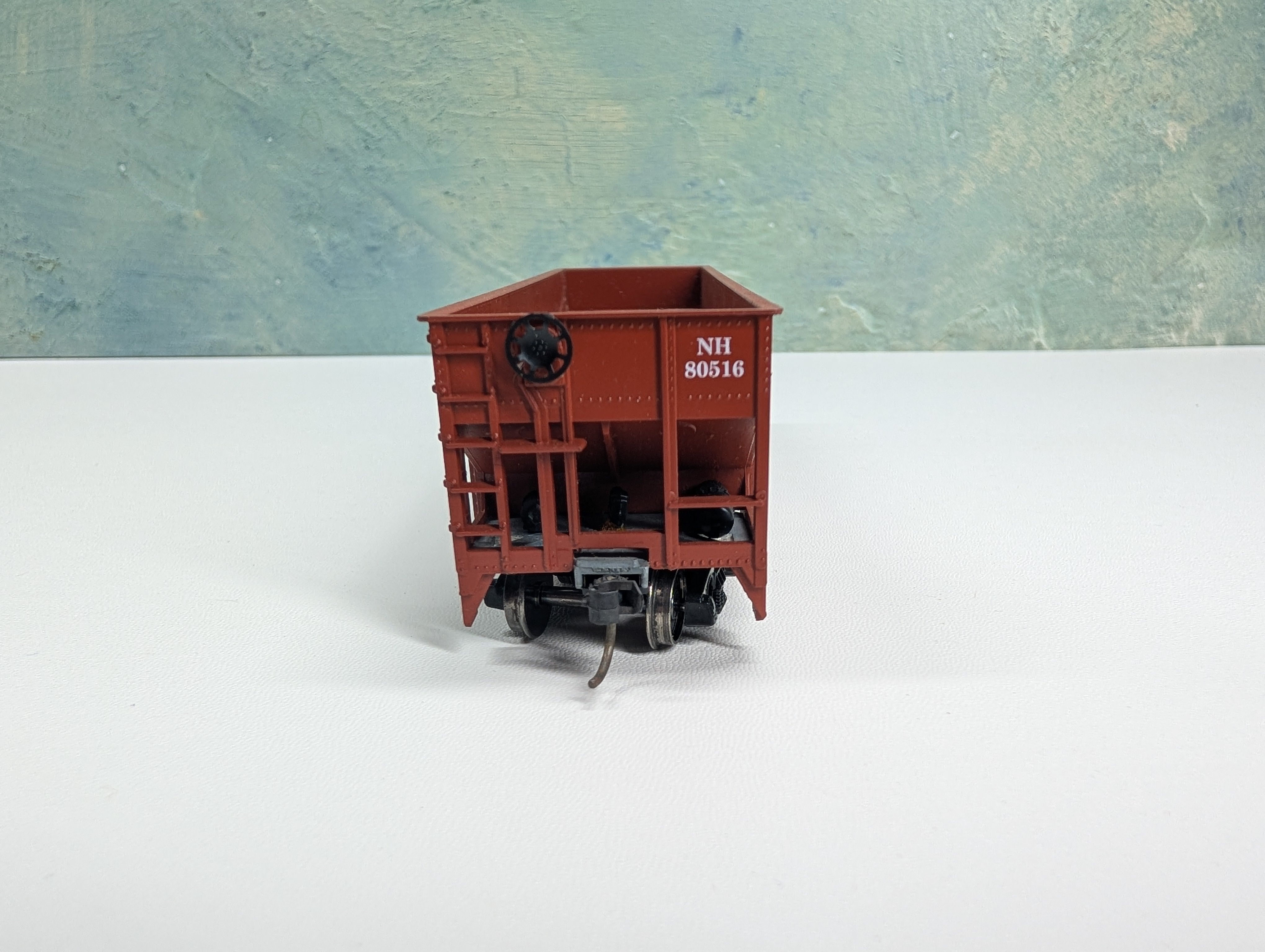 USED Roundhouse HO Scale 3-Bay Hopper New Haven NH #80516 Metal Wheels