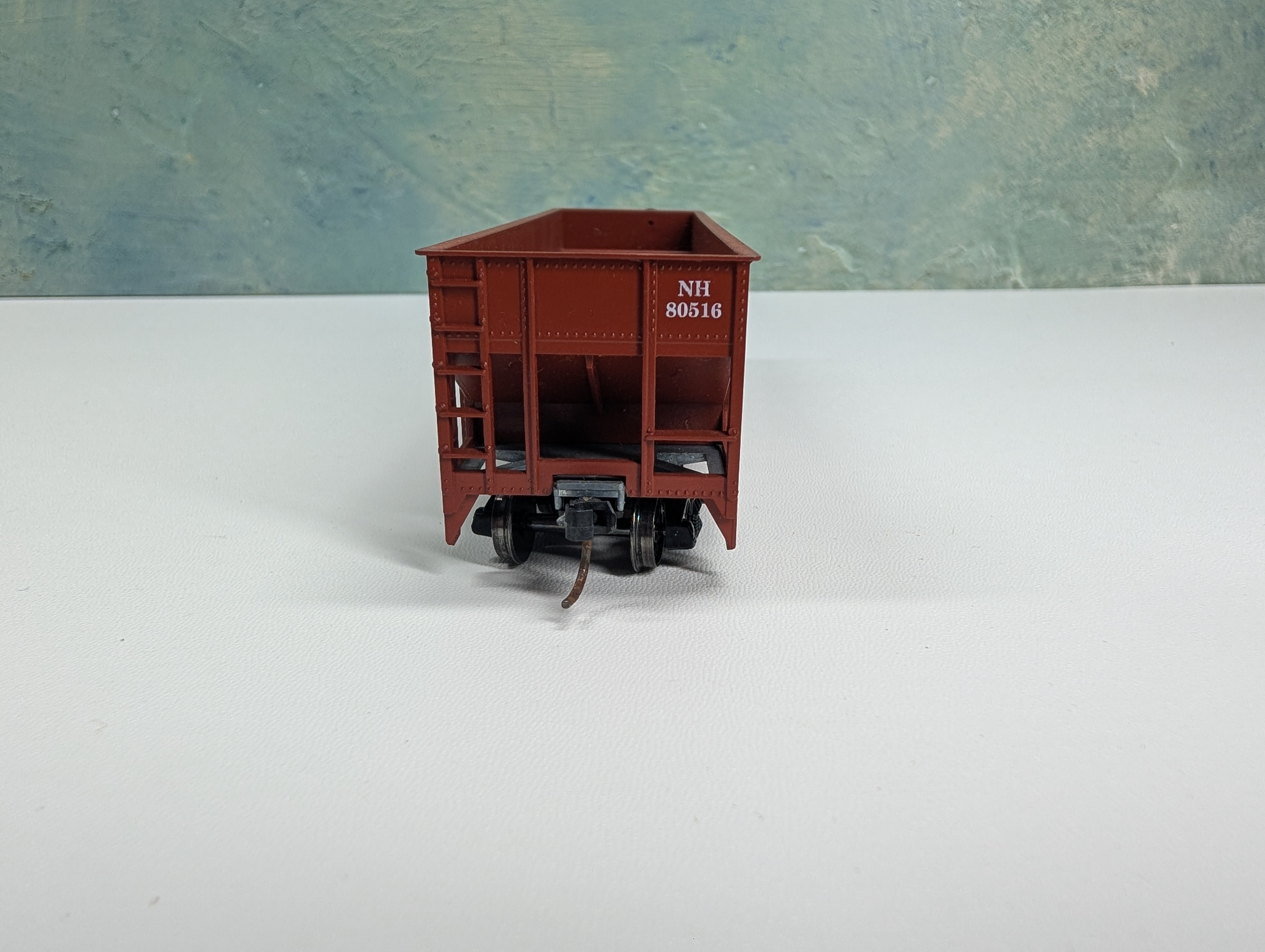 USED Roundhouse HO Scale 3-Bay Hopper New Haven NH #80516 Metal Wheels