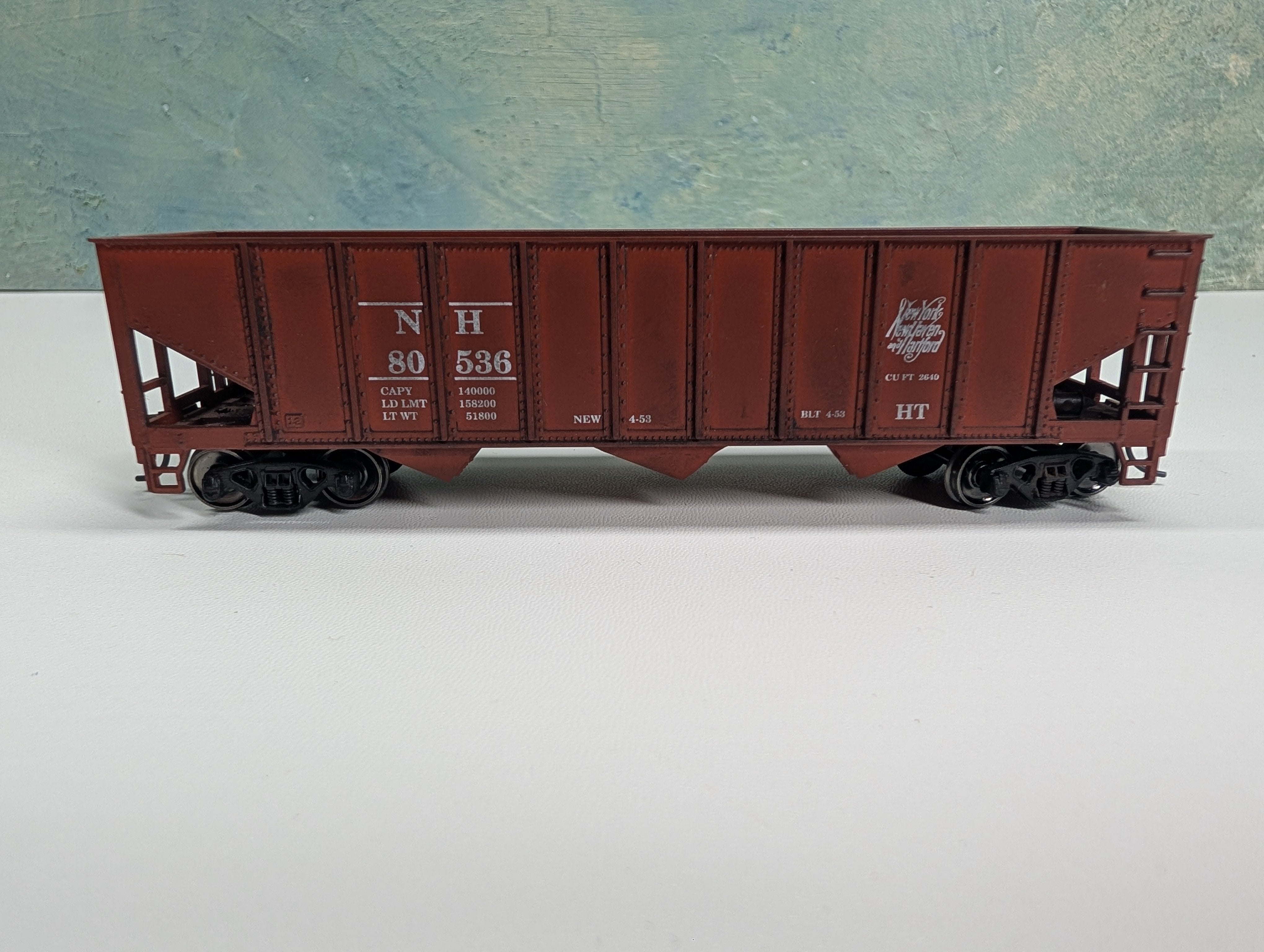 USED Roundhouse HO Scale 3-Bay Hopper New Haven NH #80536 Metal Wheels, Weathered