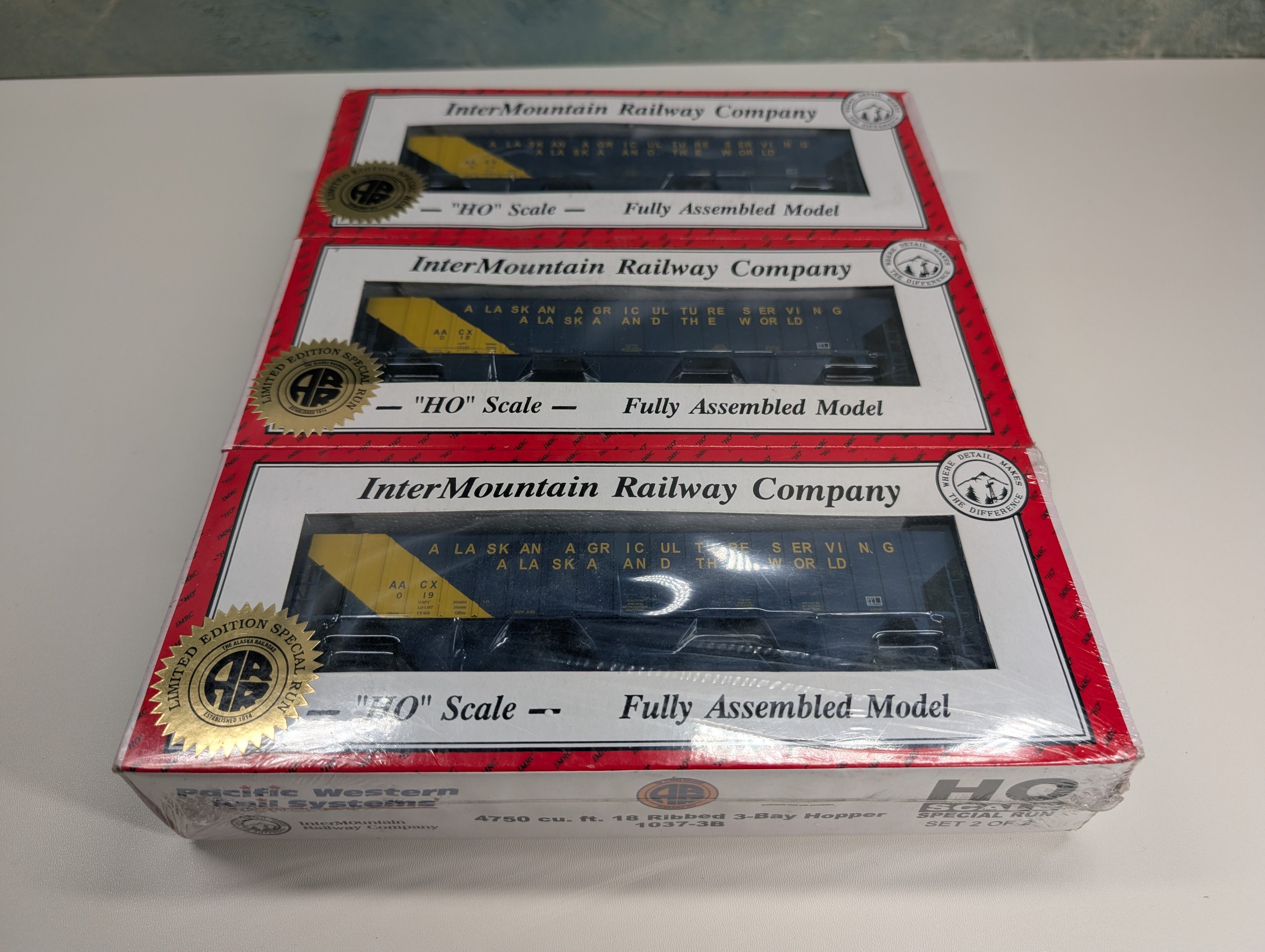 Intermountain 1037-3B HO Scale 4750 cu. ft. 18 Ribbed 3 Bay Hopper Set Alaska AACX #Road #s 010, 018, 019 PWRS Special Run (3 pcs)