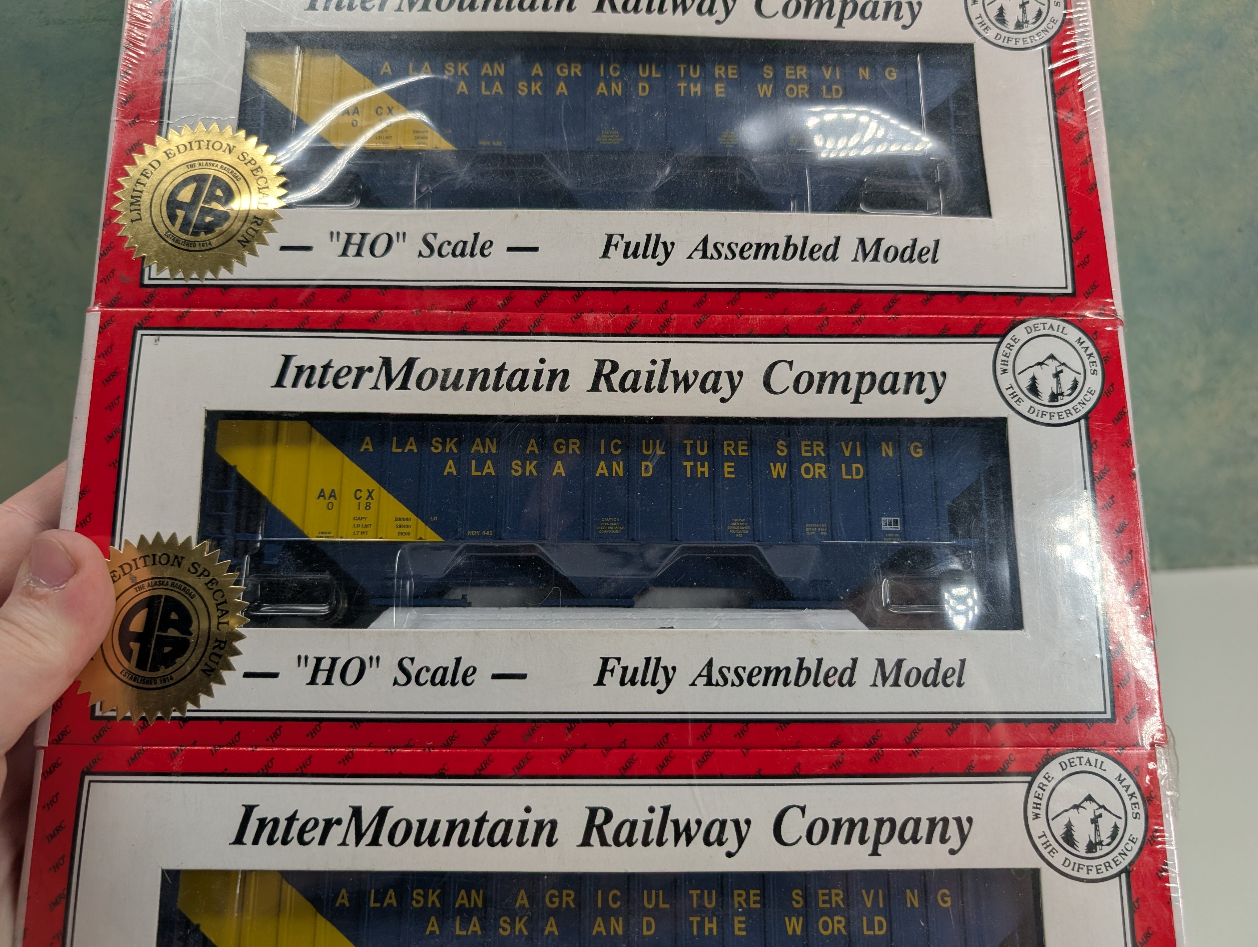 Intermountain 1037-3B HO Scale 4750 cu. ft. 18 Ribbed 3 Bay Hopper Set Alaska AACX #Road #s 010, 018, 019 PWRS Special Run (3 pcs)