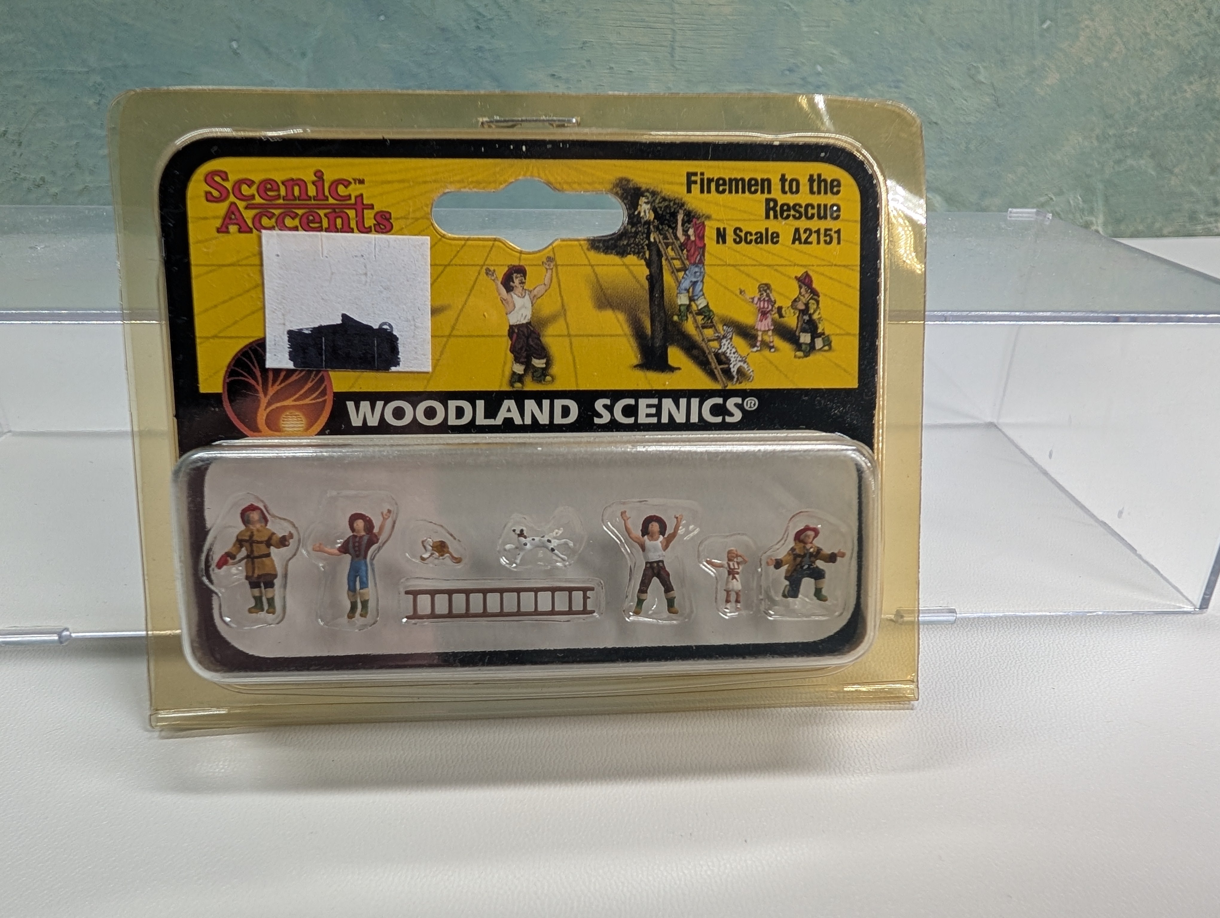 Woodland Scenics A2151 N Scale Firemen to the Rescue (8 pcs)