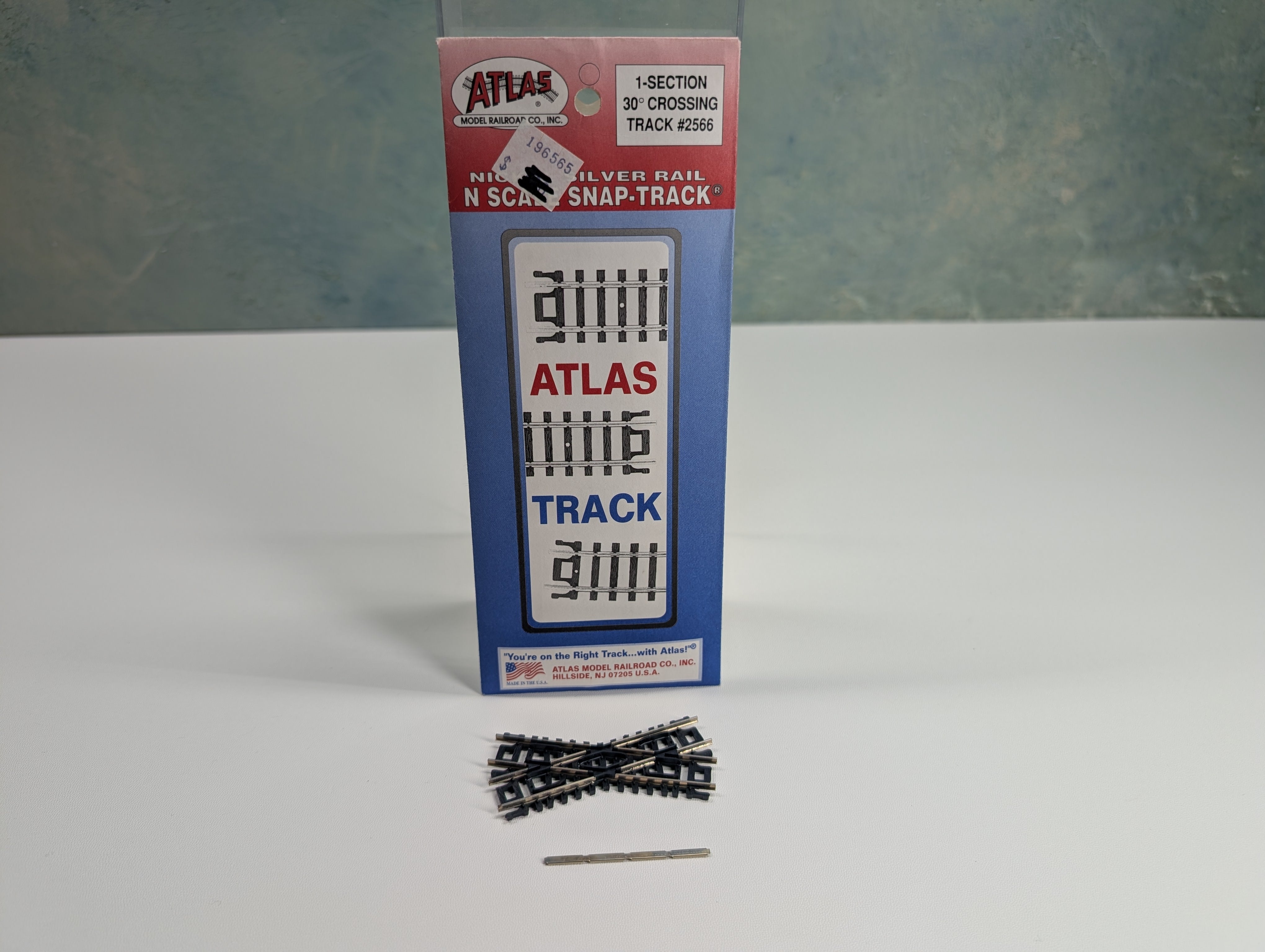 Atlas 2566 N Scale 30 Degree Crossing, Nickel Silver Snap Track (1 pc)