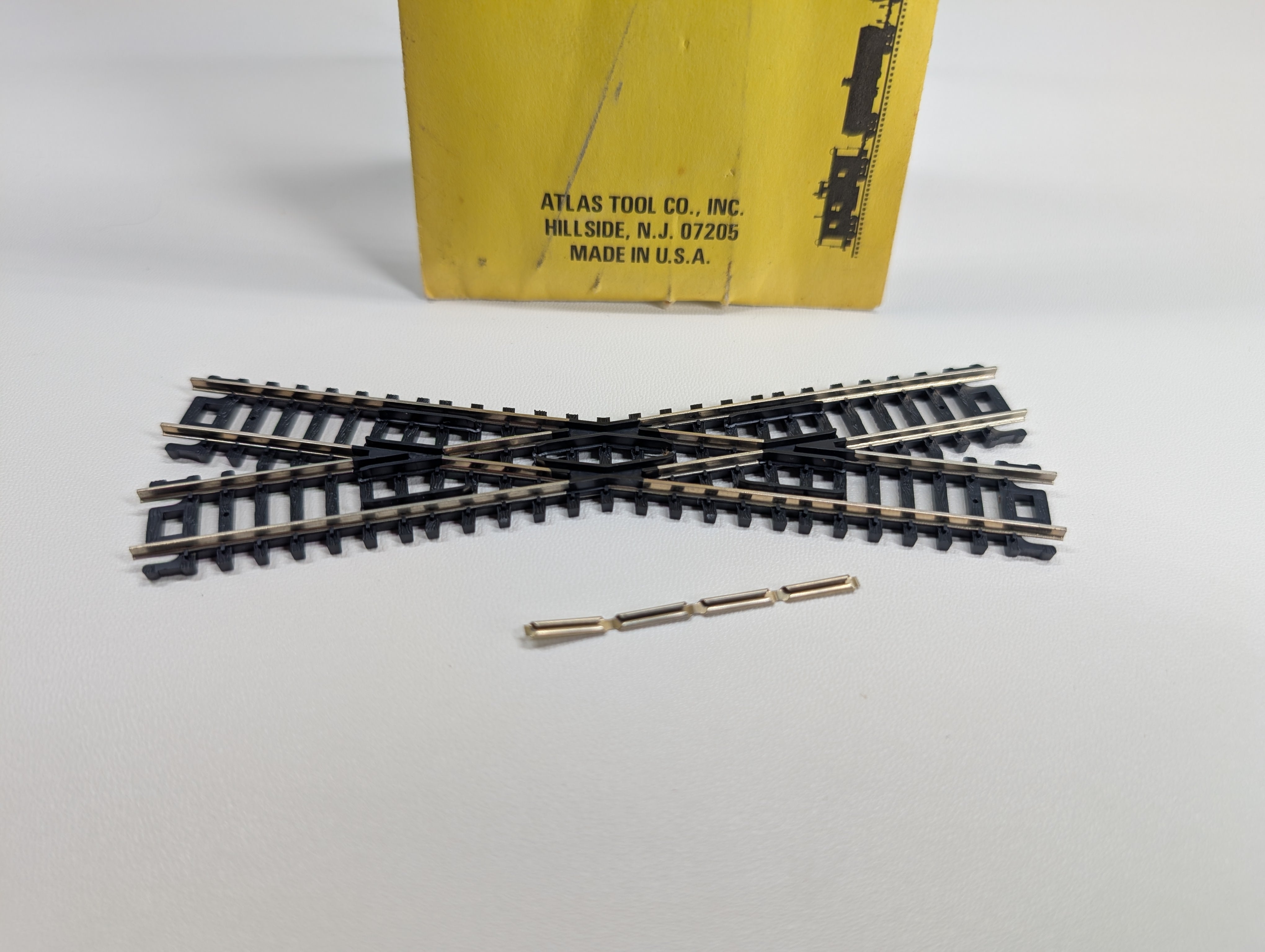 Atlas 2565 N Scale 20 Degree Crossing, Nickel Silver Snap Track (1 pc)
