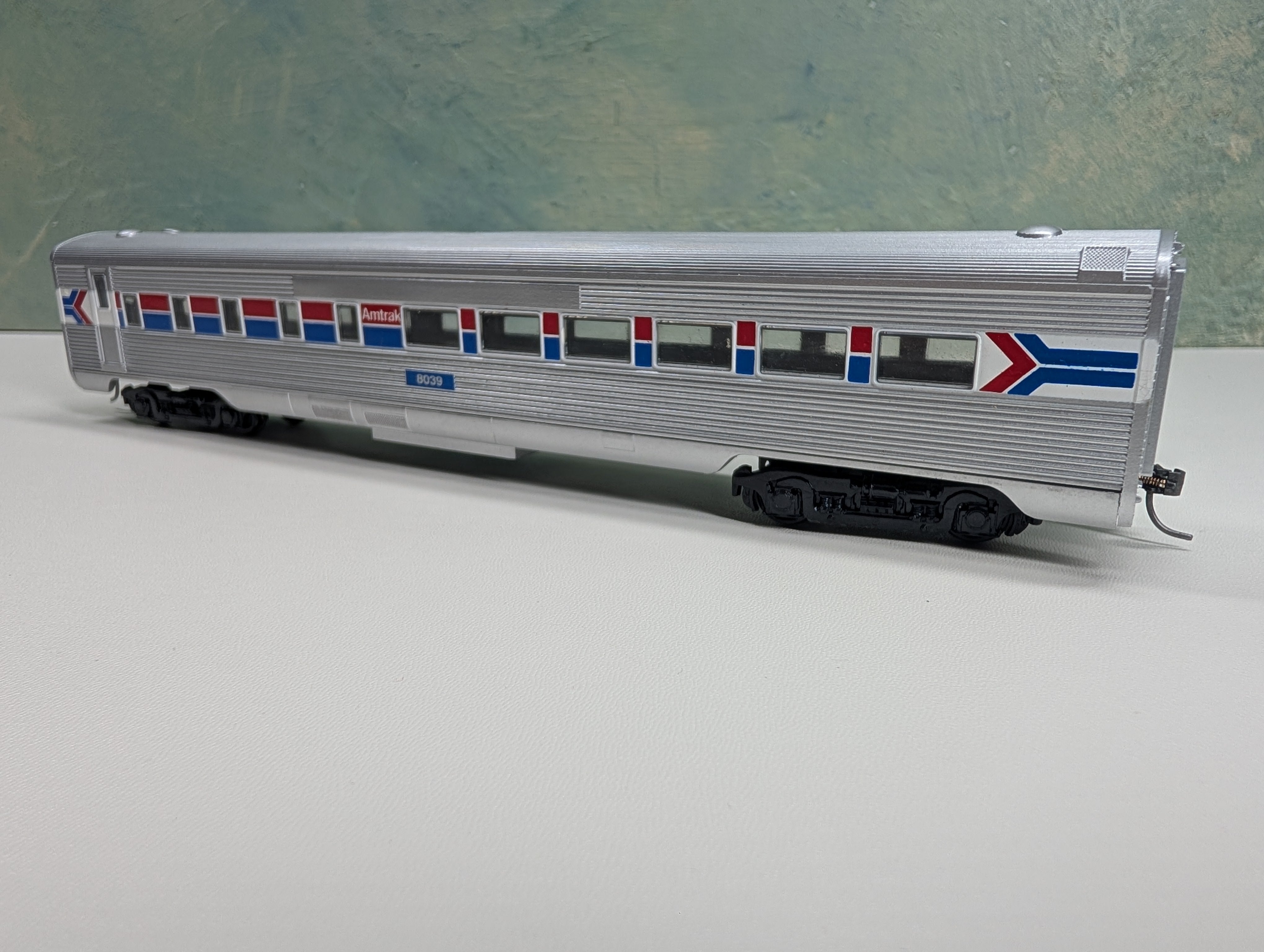 USED Athearn HO Scale Streamlined Diner Passenger Car Amtrak #8039