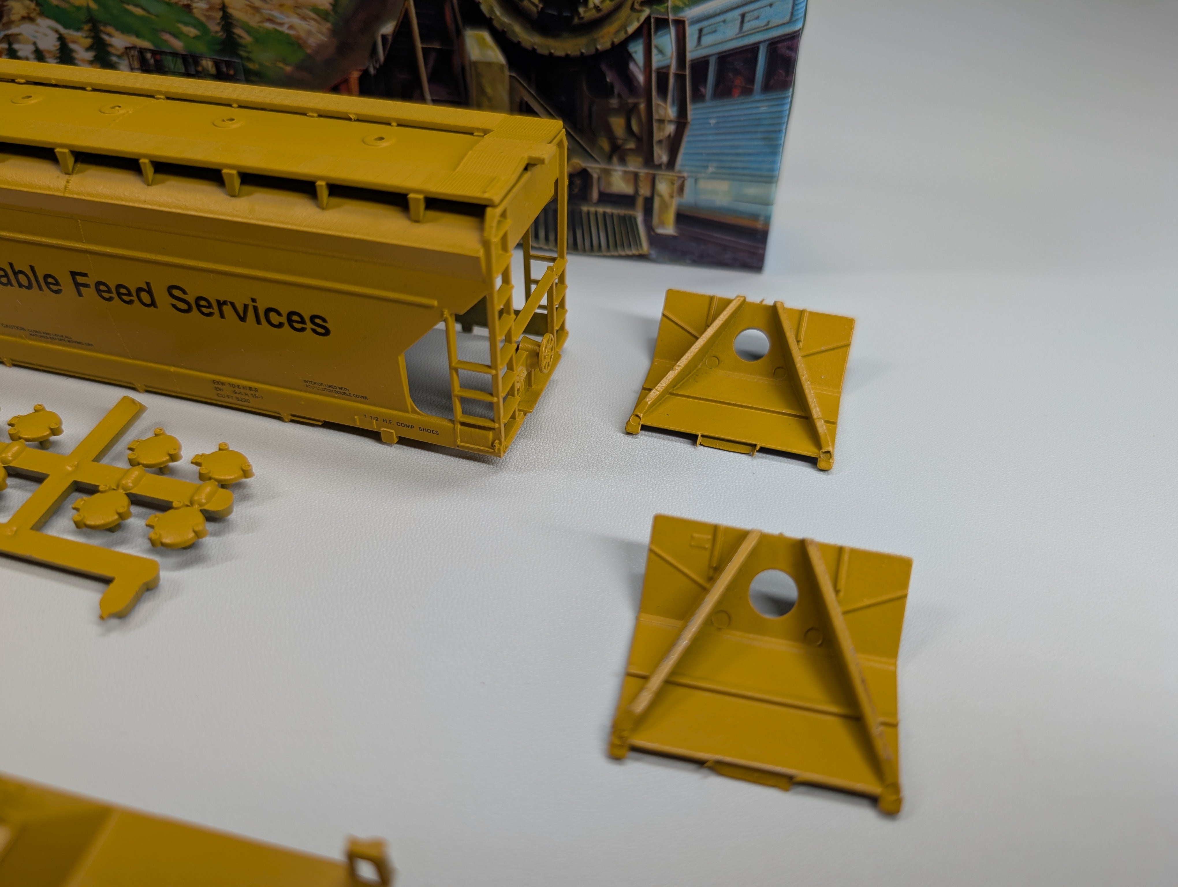 USED Athearn HO Scale 55' ACF Center-Flow Hopper Dependable Feed Services DEPX #1014 Bev-Bel