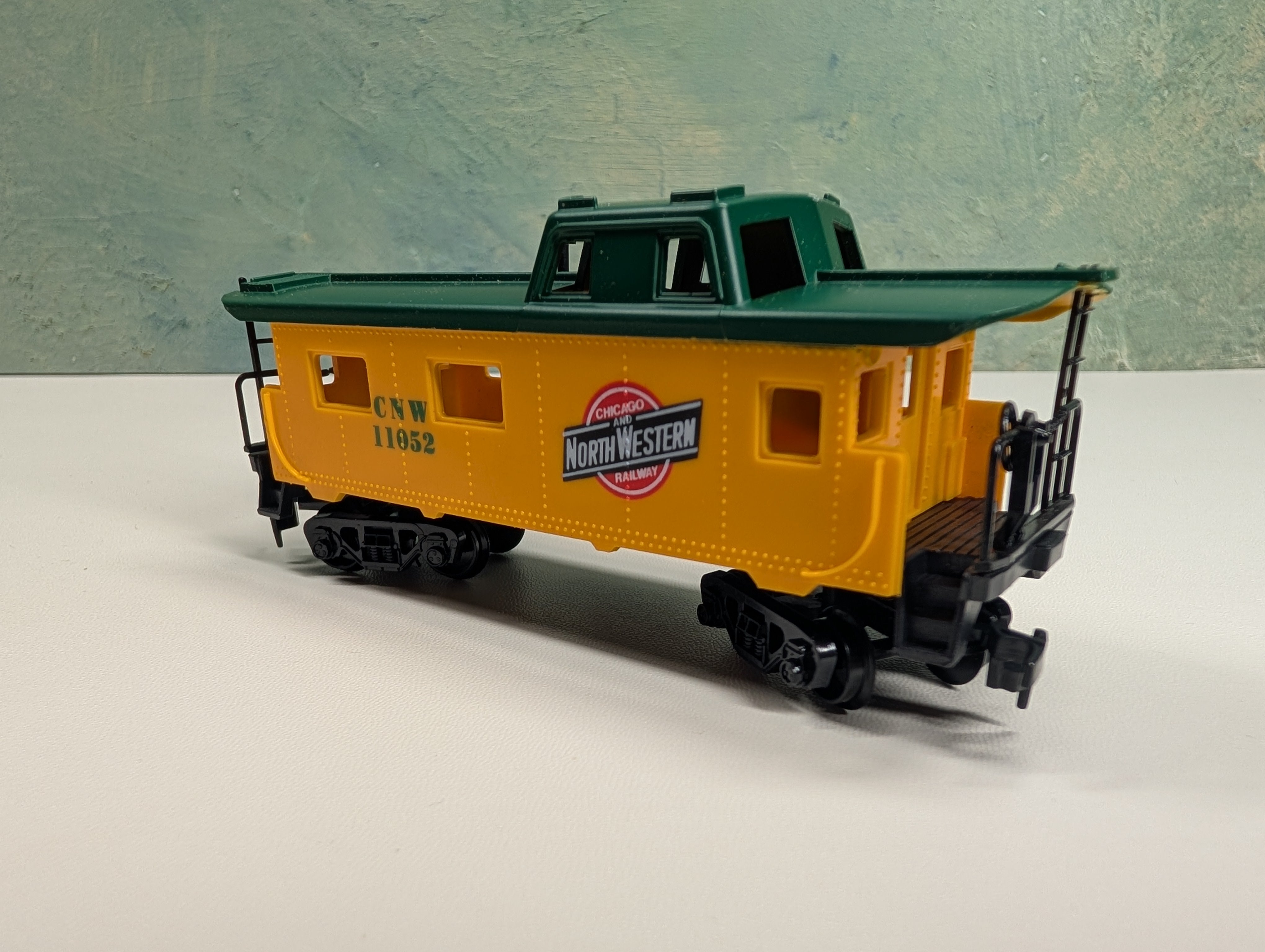 USED IHC HO Scale Caboose Chicago & North Western CNW #11052