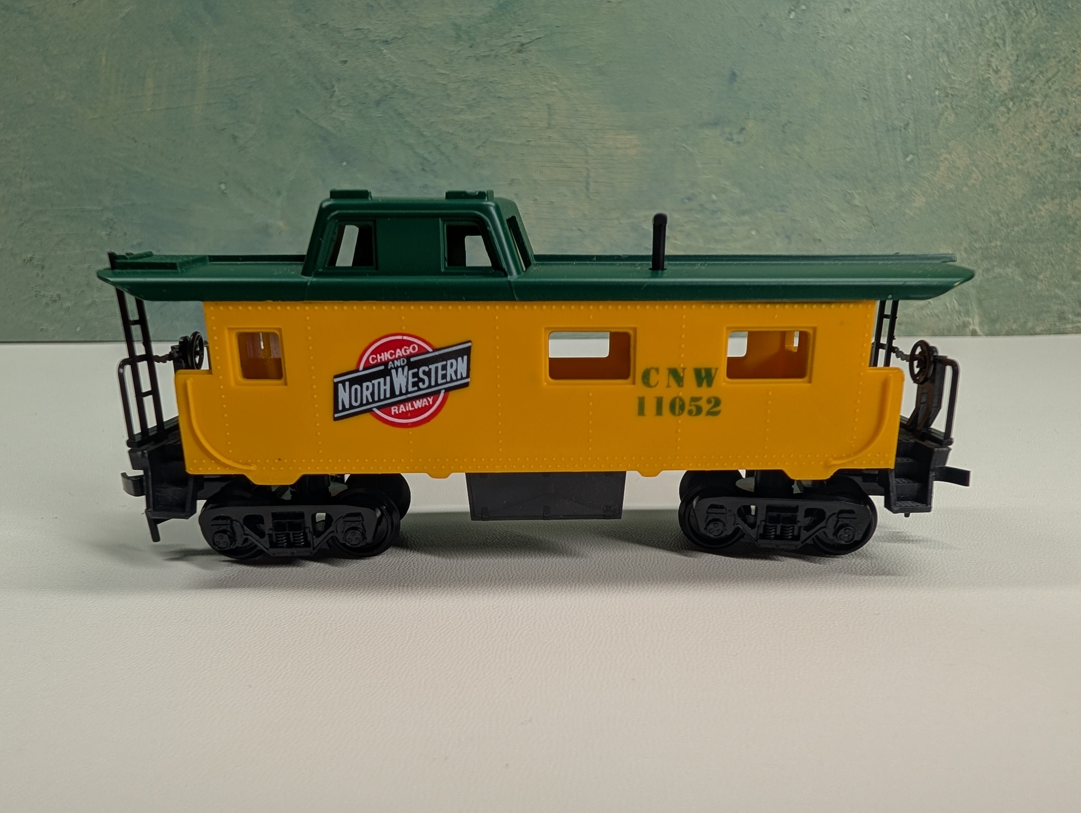 USED IHC HO Scale Caboose Chicago & North Western CNW #11052