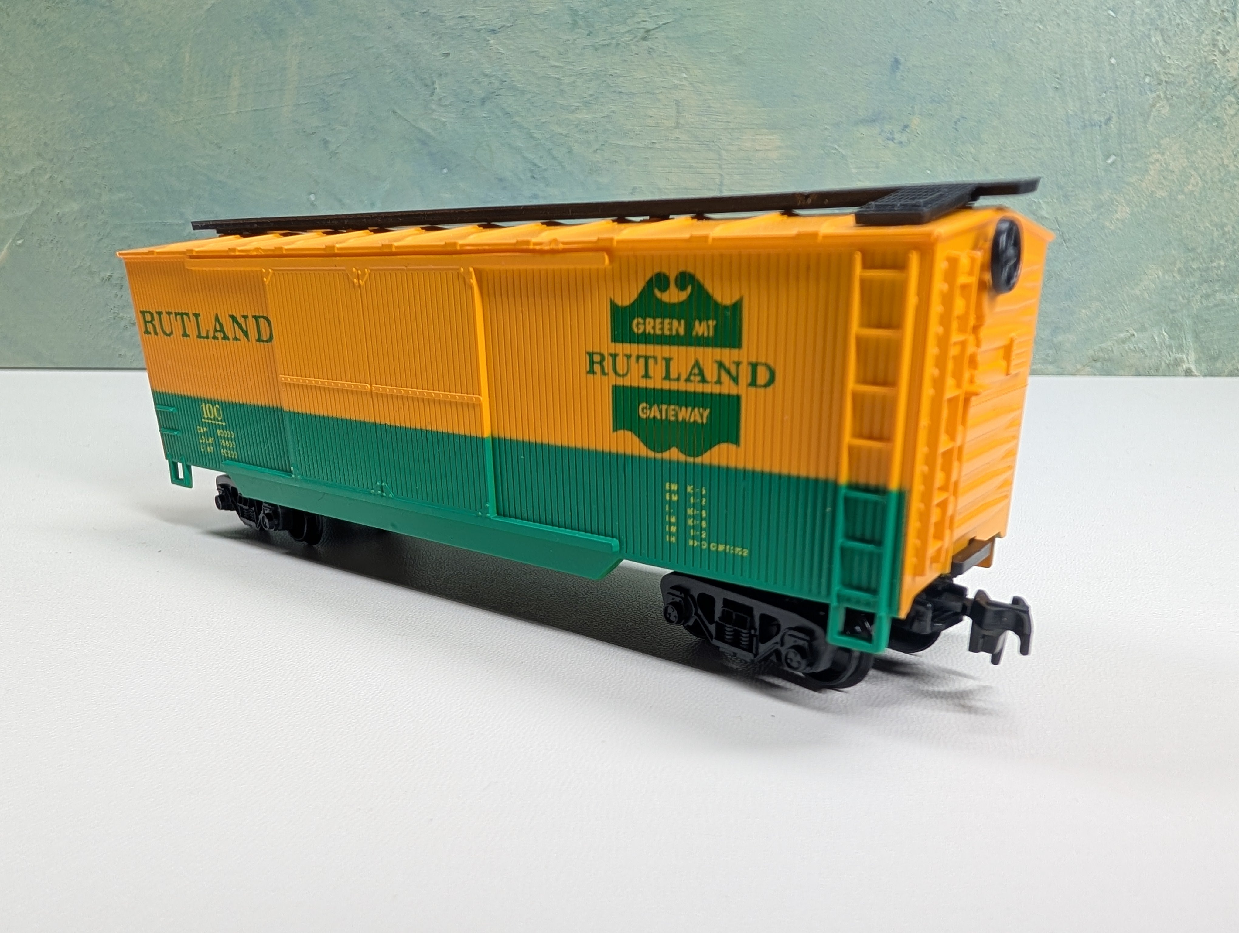 USED IHC HO Scale Wood Box Car Rutland #100