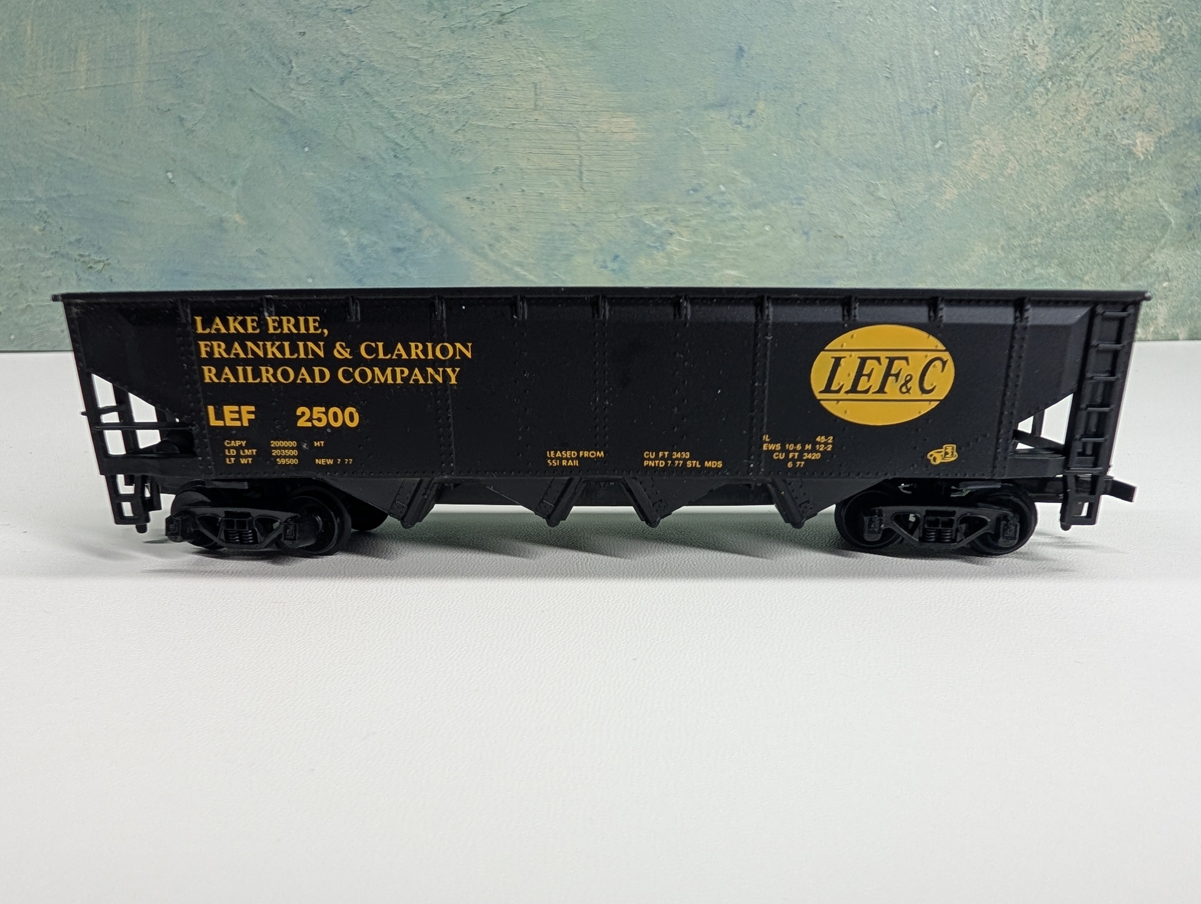 USED IHC HO Scale 4 Bay Hopper Lake Erie, Franklin & Clarion LEF #2500