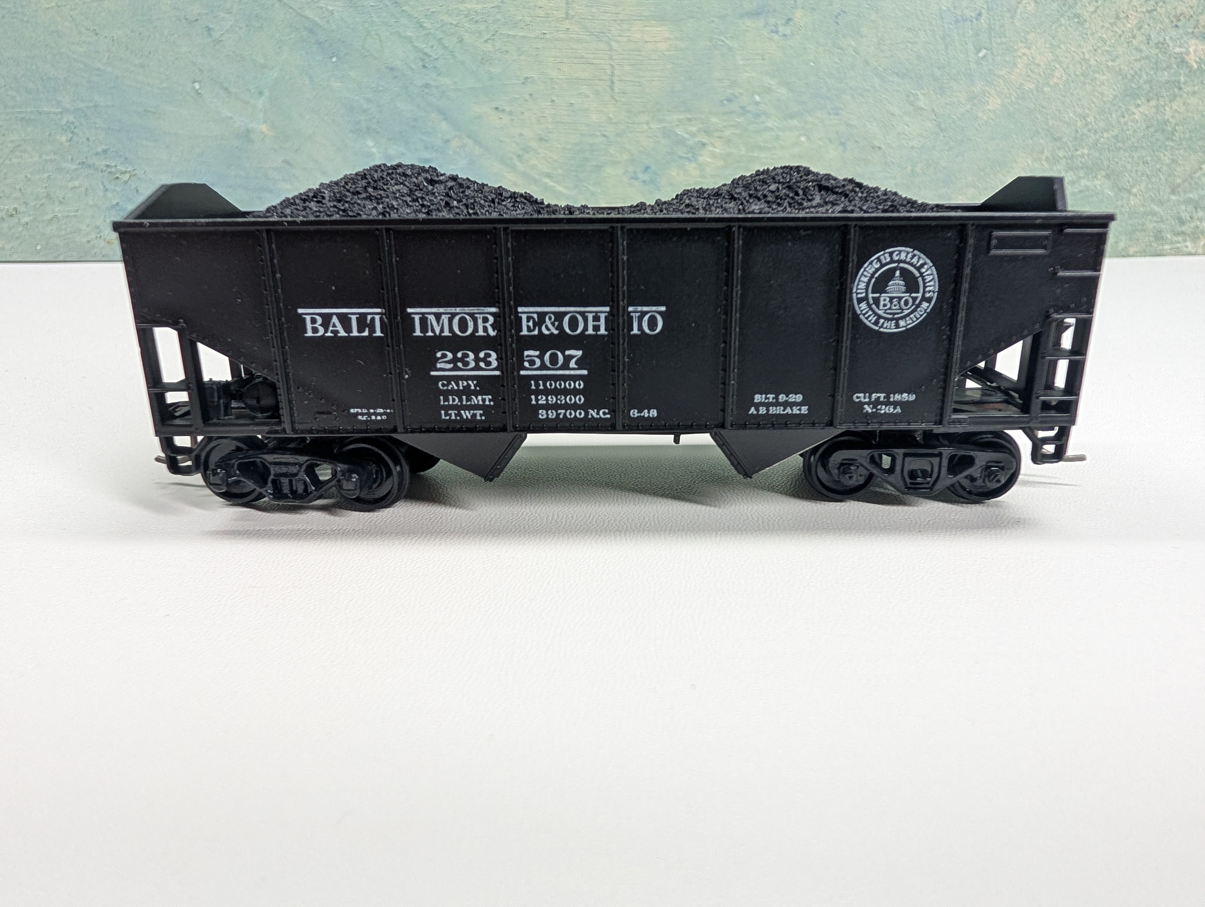 USED Athearn HO Scale 2 Bay Hopper w/ Coal Load Baltimore and Ohio B&O #233507