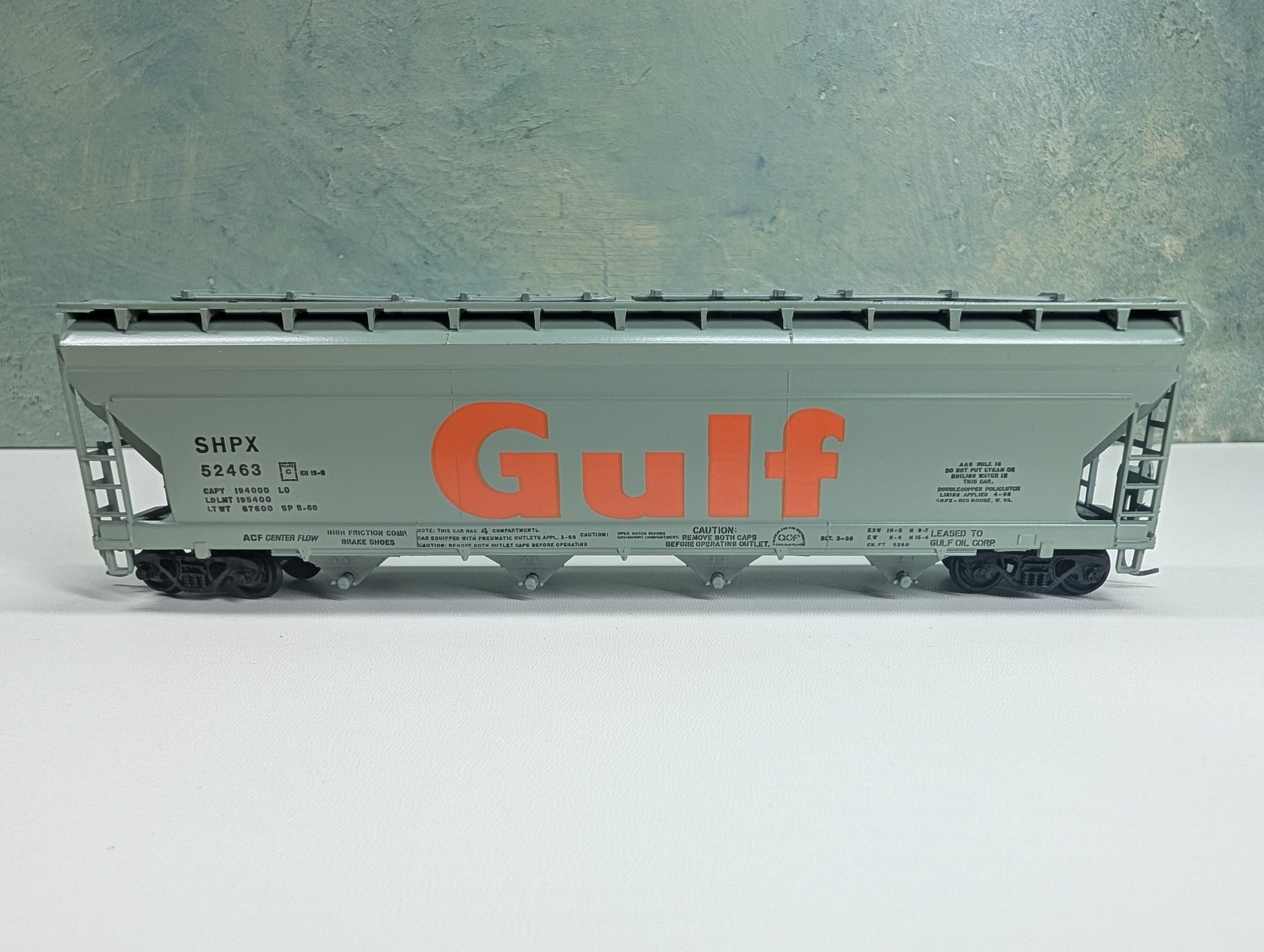 USED Athearn HO Scale ACF Centerflow Covered Hopper GULF SHPX #52463