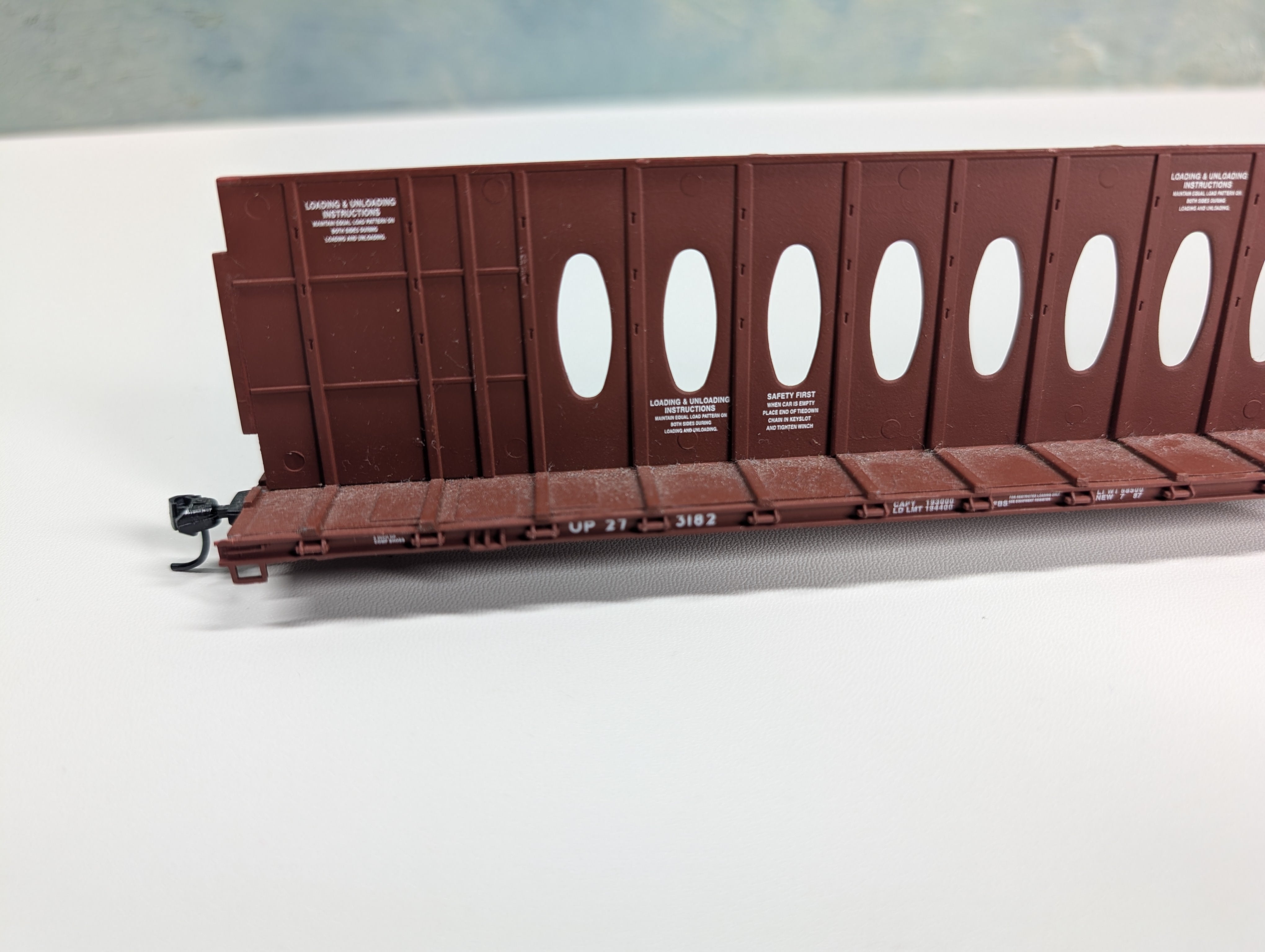 USED Walthers HO Scale 72' Opera Centerbeam Flat Car Union Pacific UP #273182 Missing Parts