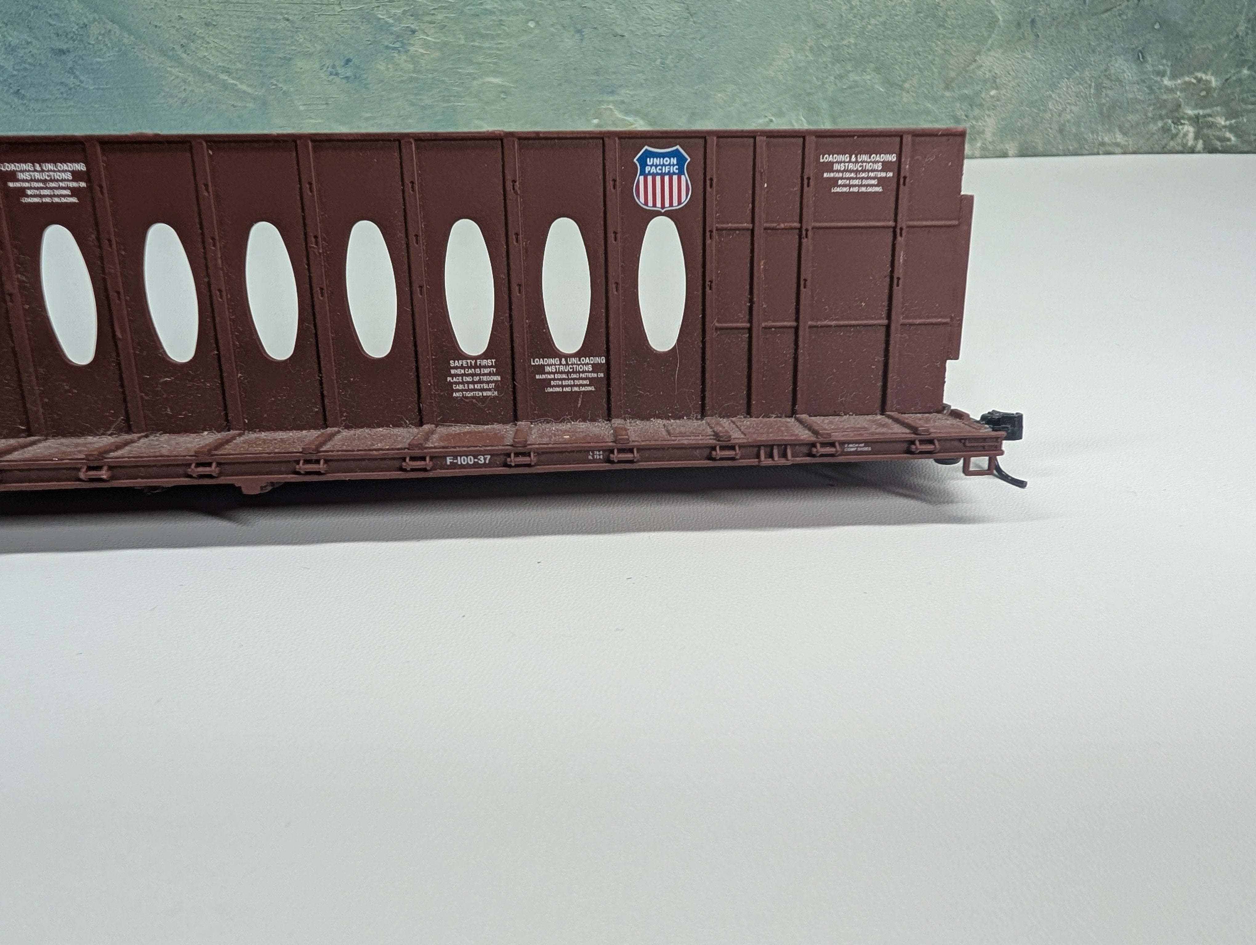 USED Walthers HO Scale 72' Opera Centerbeam Flat Car Union Pacific UP #273182 Missing Parts
